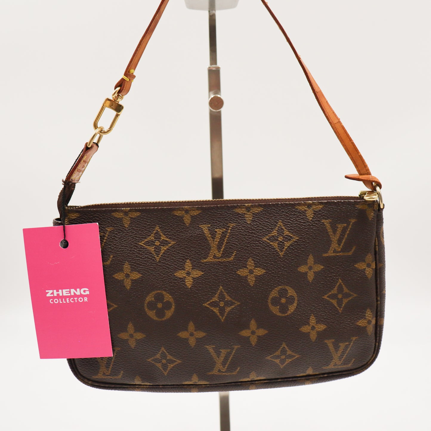 Louis Vuitton Pochette Monogram - 592