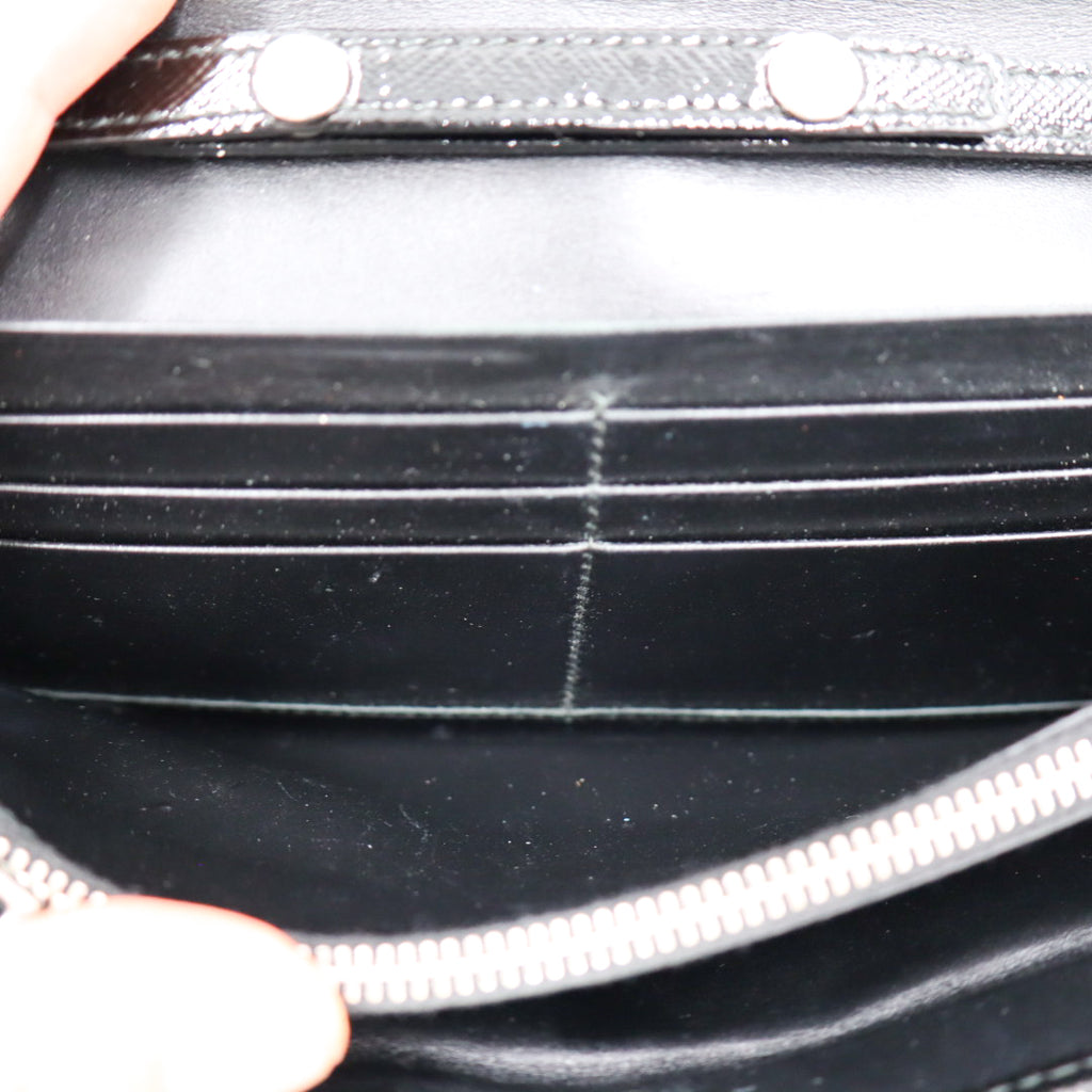 Prada Saffiano Vernice Wallet on Chain