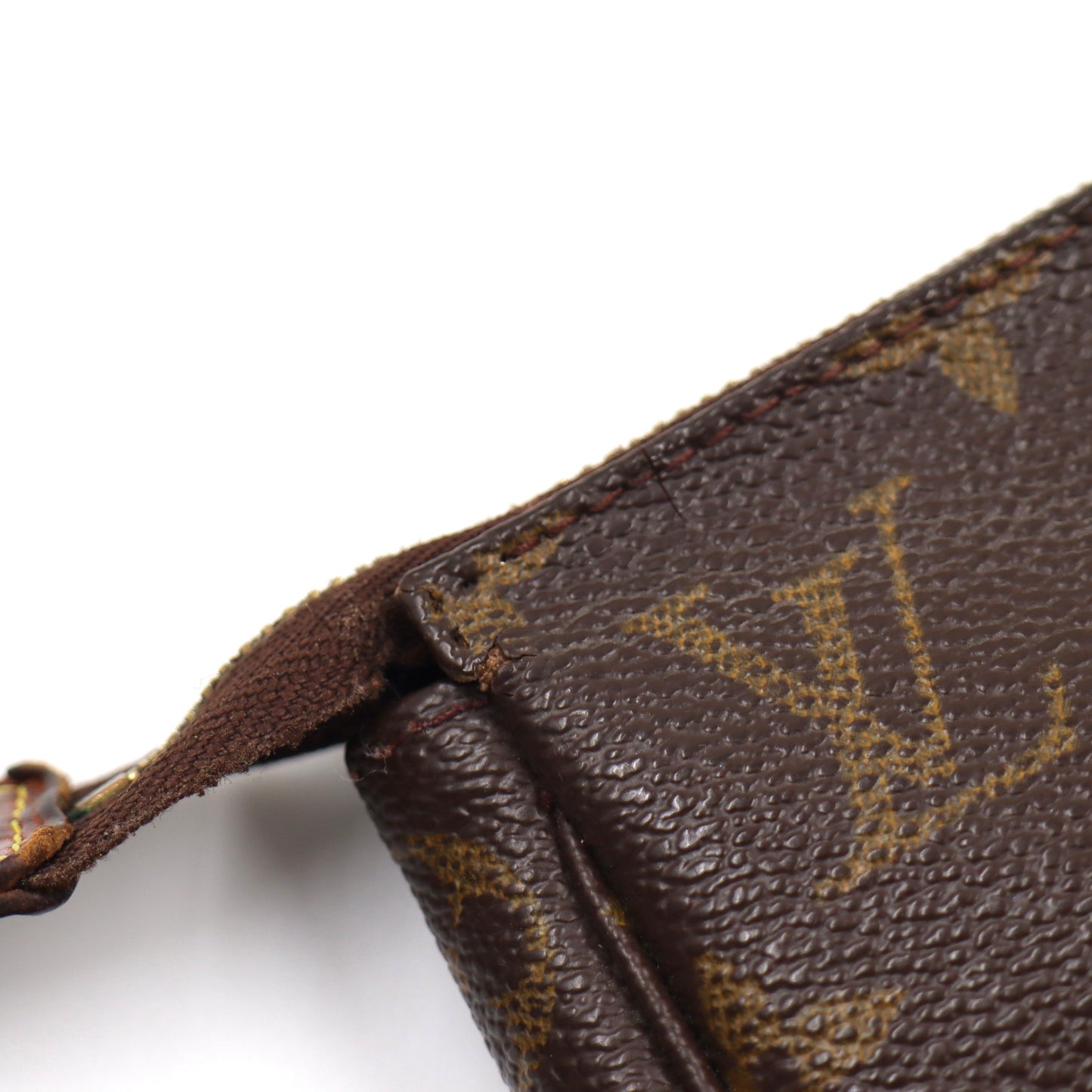 Louis Vuitton Pochette Monogram - 370
