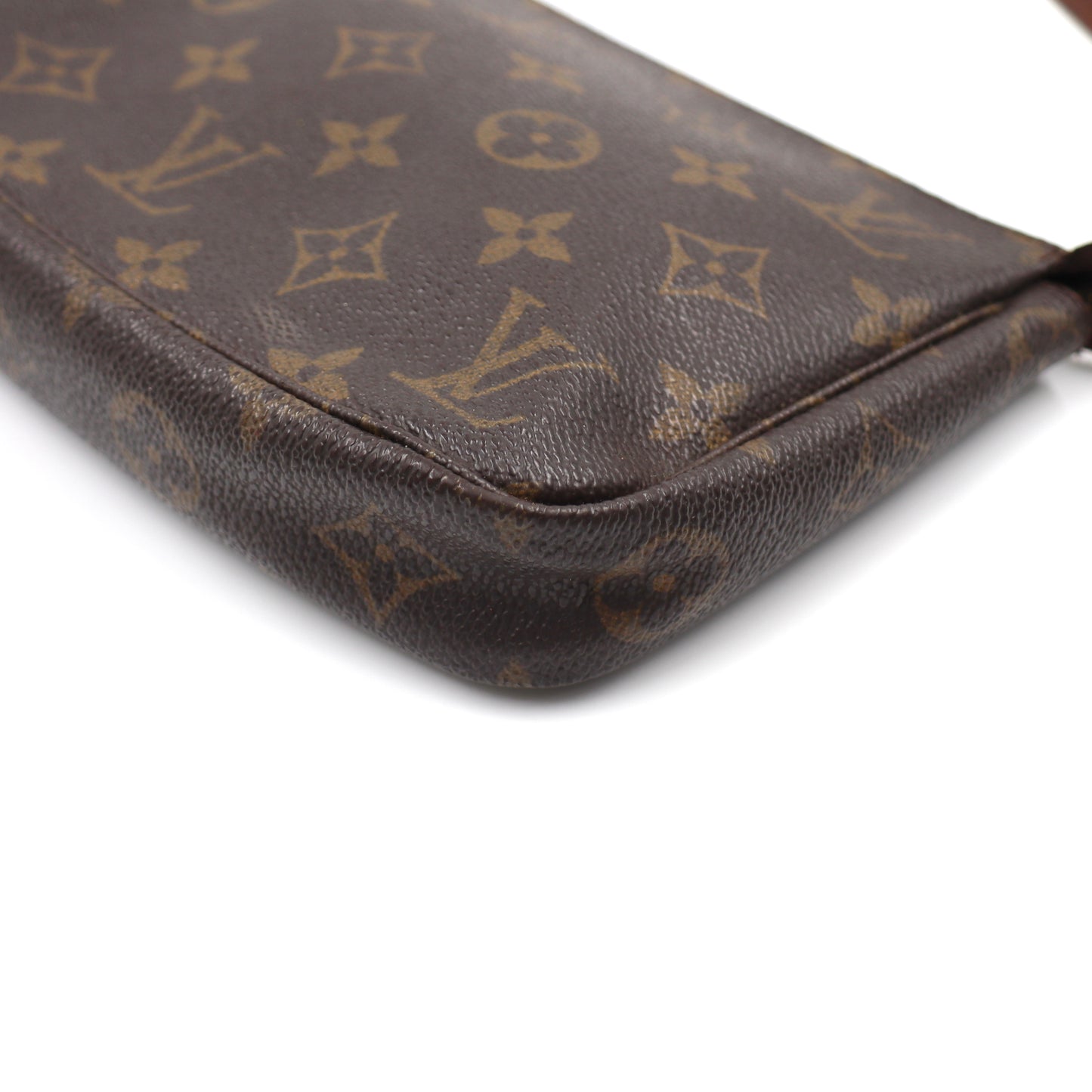 Louis Vuitton Pochette Monogram - 367