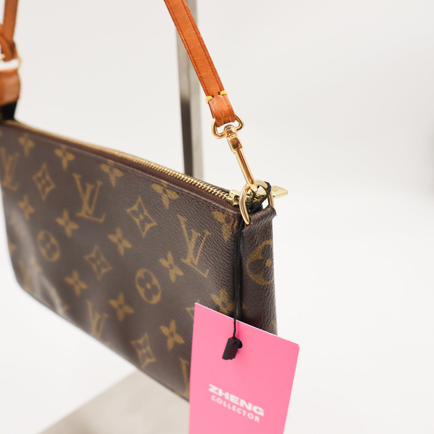 Louis Vuitton Pochette Monogram - 594