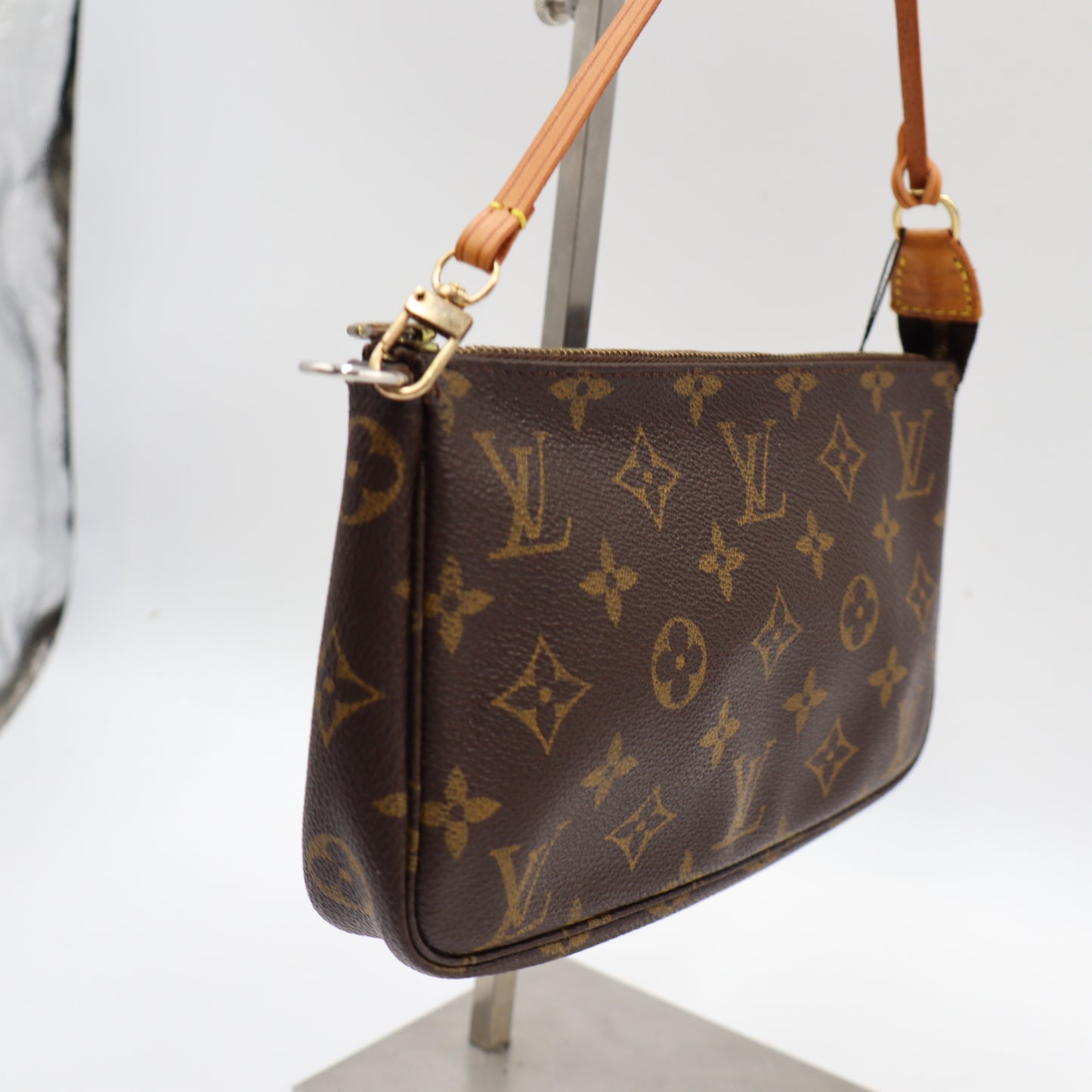 Louis Vuitton Pochette Monogram - 1028