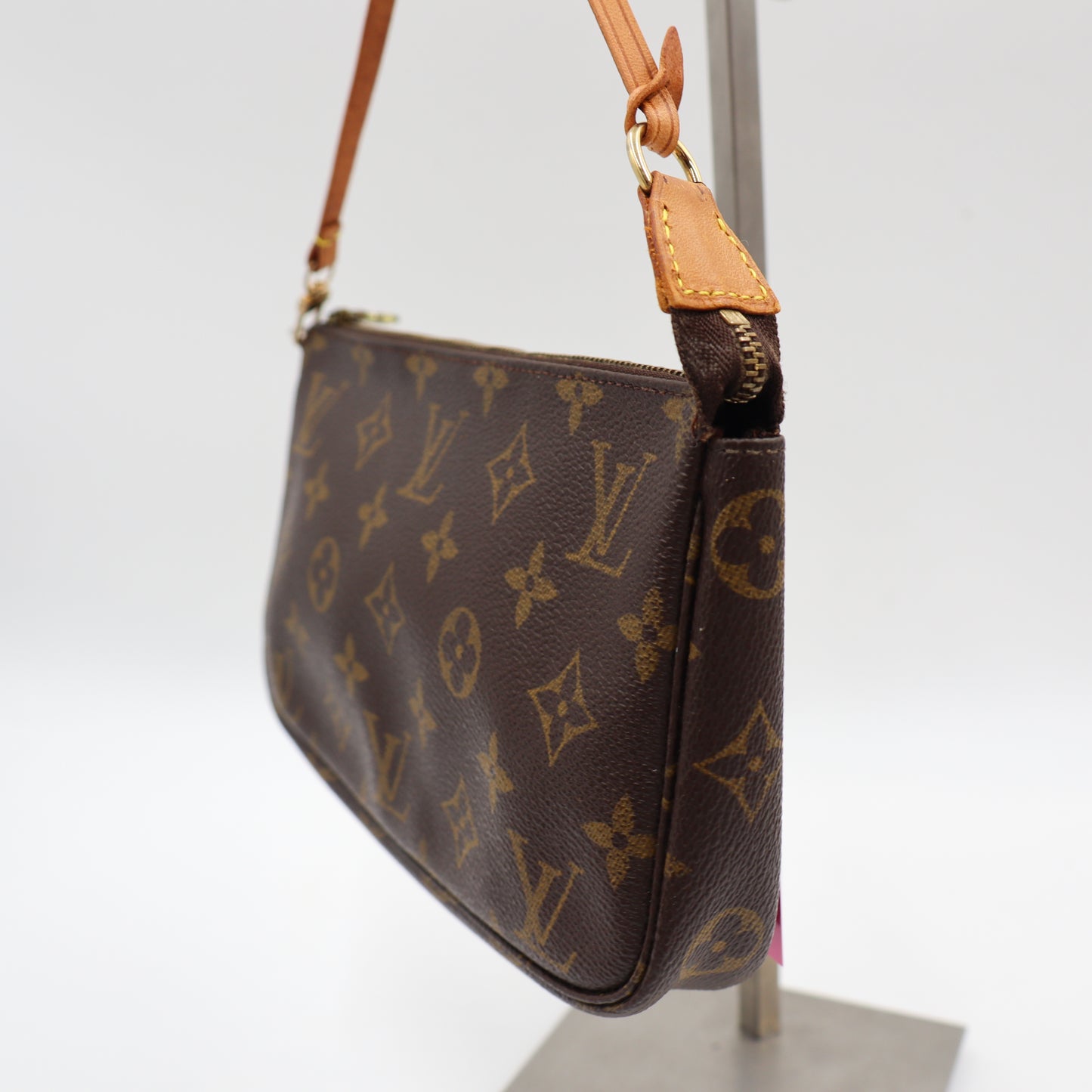 Louis Vuitton Pochette Monogram - 1028