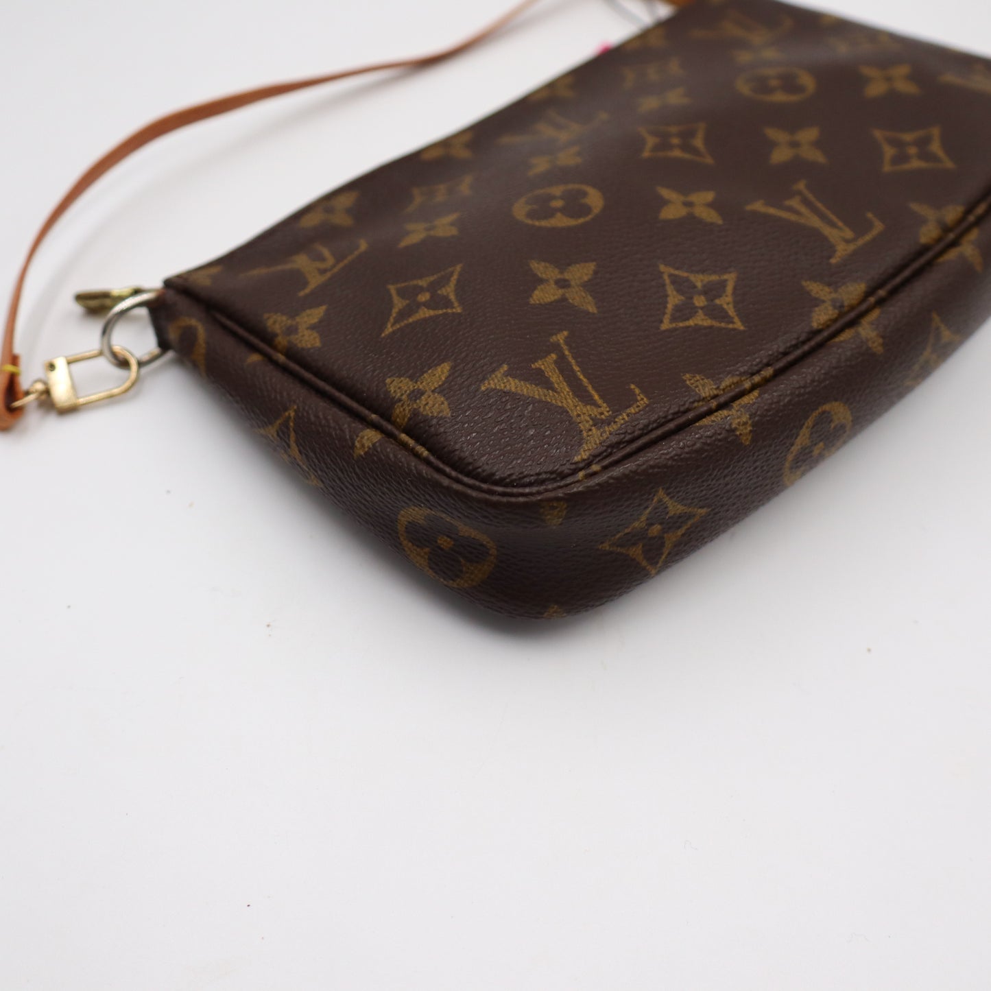 Louis Vuitton Pochette Monogram - 1028