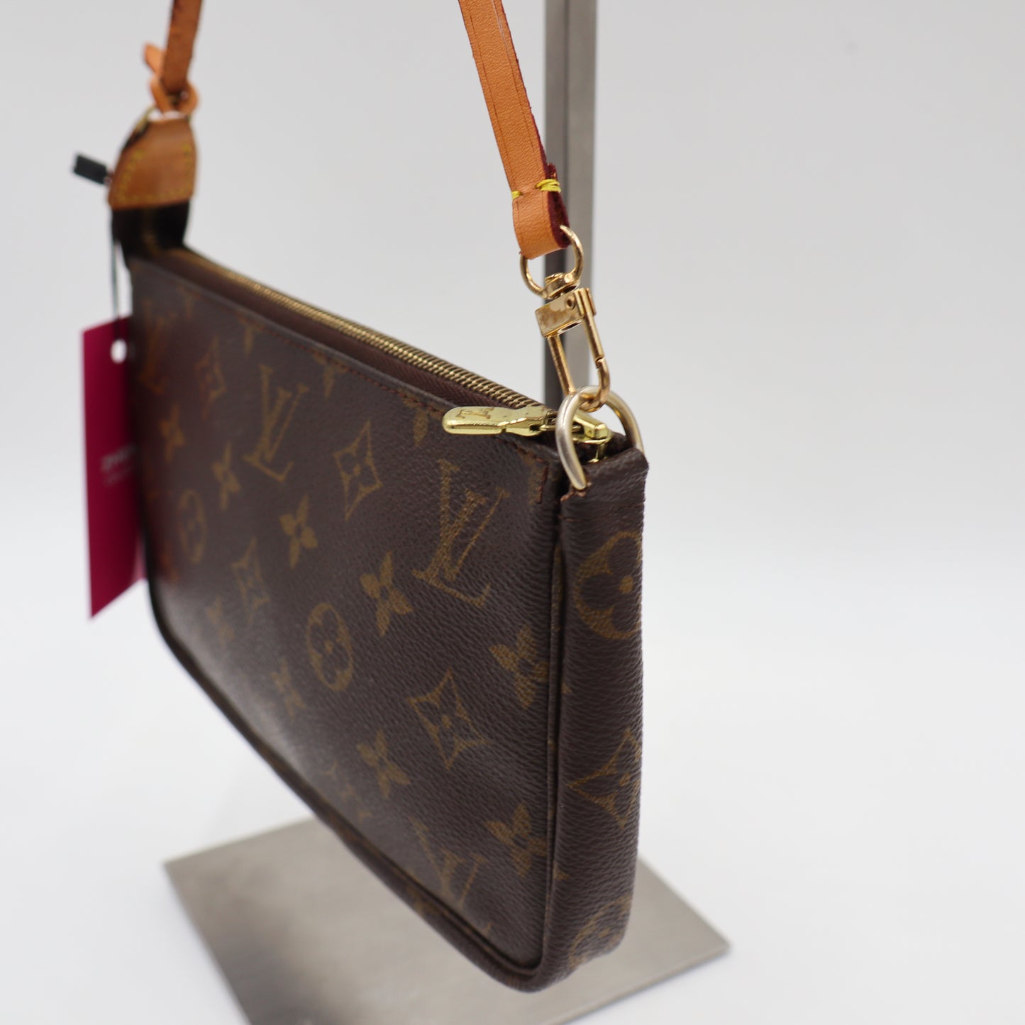 Louis Vuitton Pochette Monogram - 1029