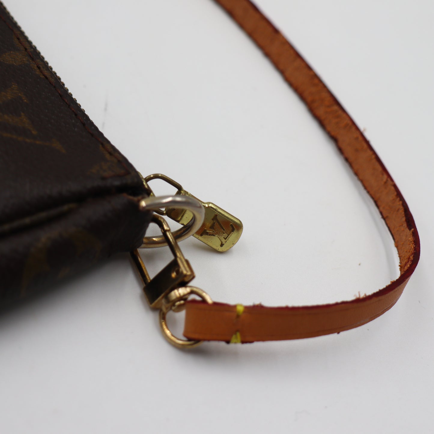 Louis Vuitton Pochette Monogram - 1029