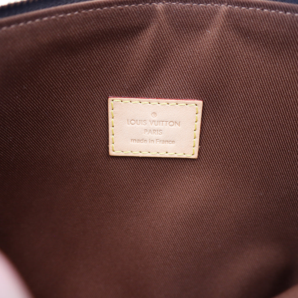 Louis Vuitton Voyage Etui Monogram - 1070