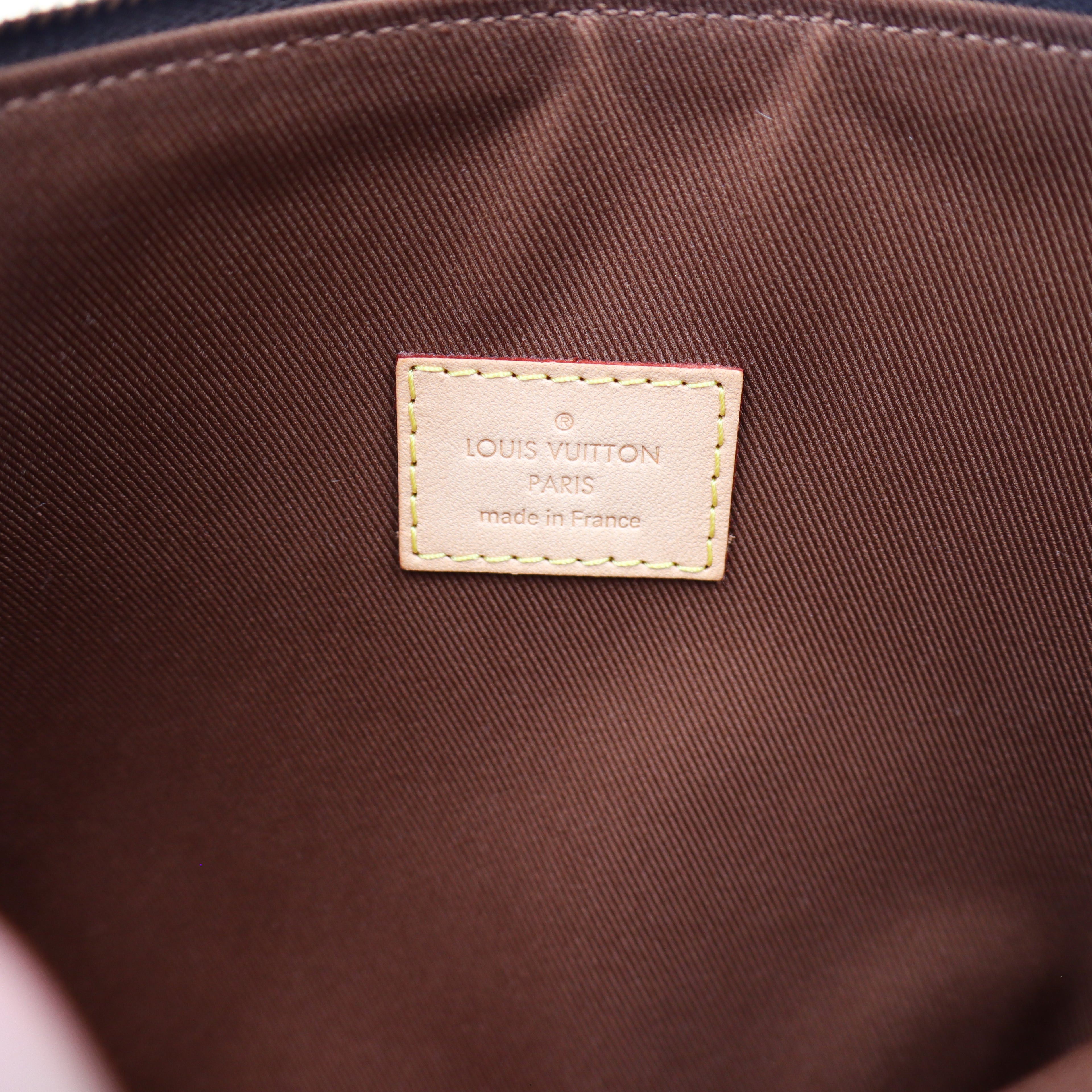 Louis Vuitton Voyage Etui Monogram - 1070