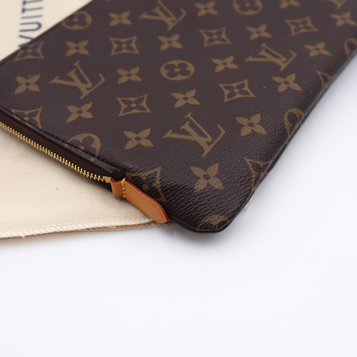 Louis Vuitton Voyage Etui Monogram - 1070