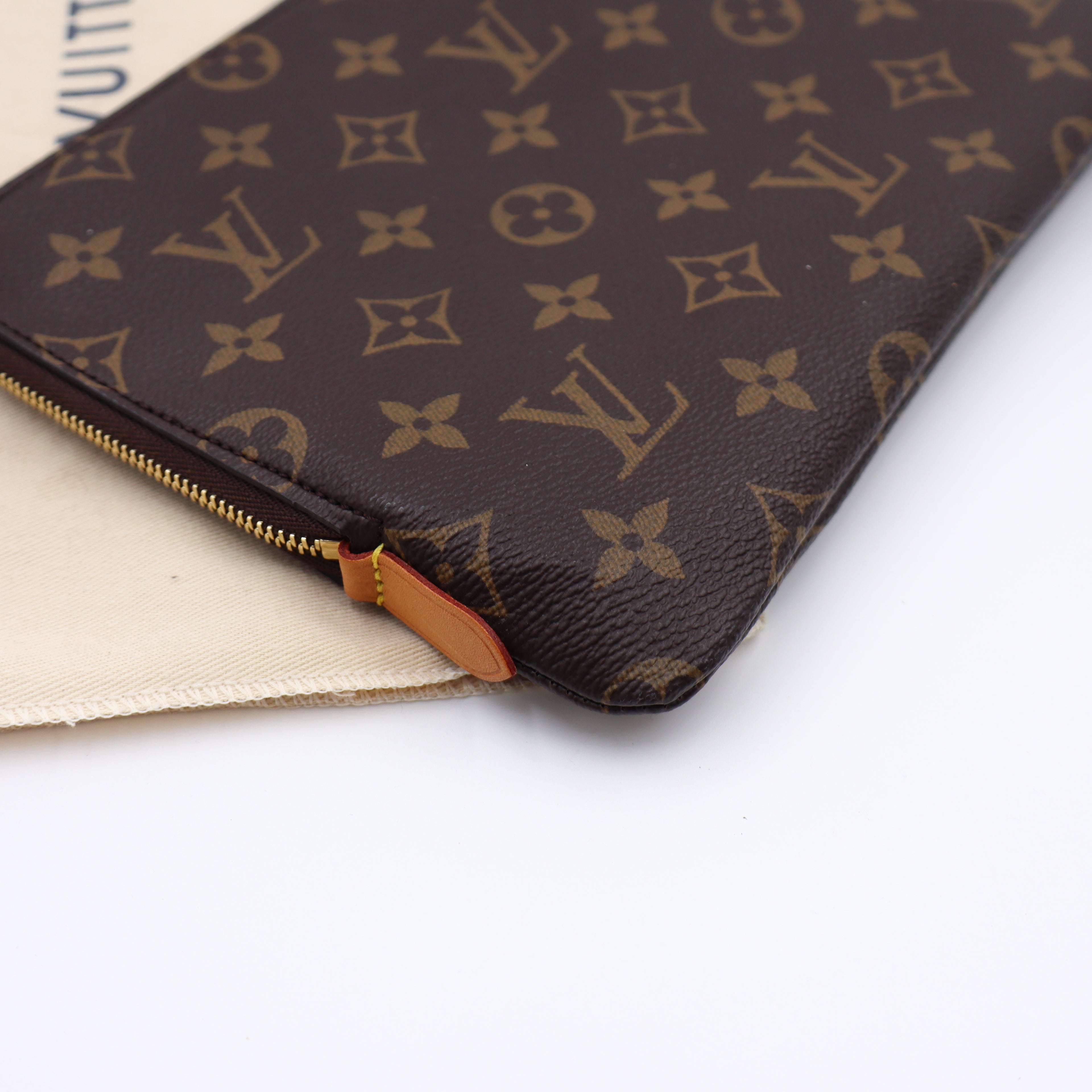 Louis Vuitton Voyage Etui Monogram - 1070