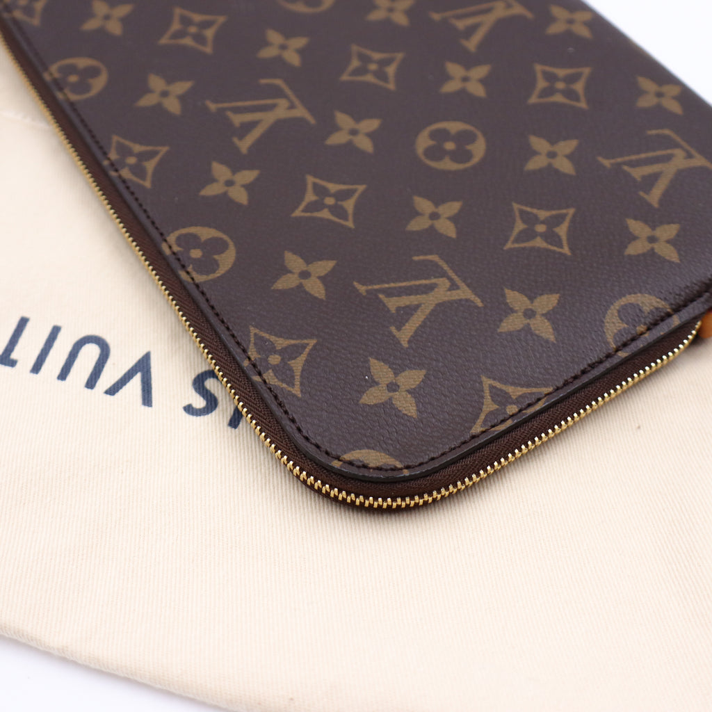 Louis Vuitton Voyage Etui Monogram - 1070