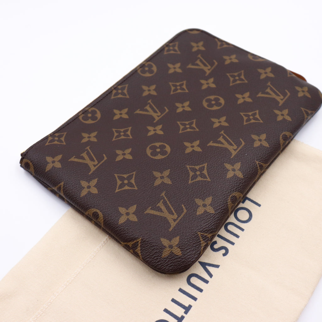 Louis Vuitton Voyage Etui Monogram - 1070