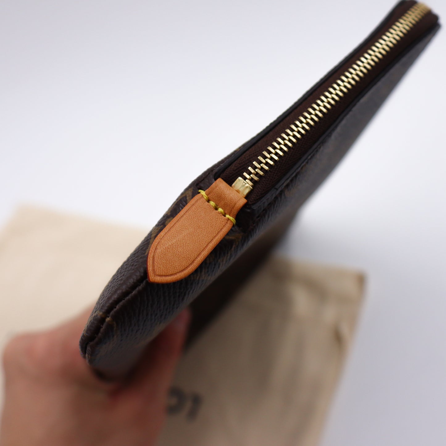 Louis Vuitton Voyage Etui Monogram - 1070