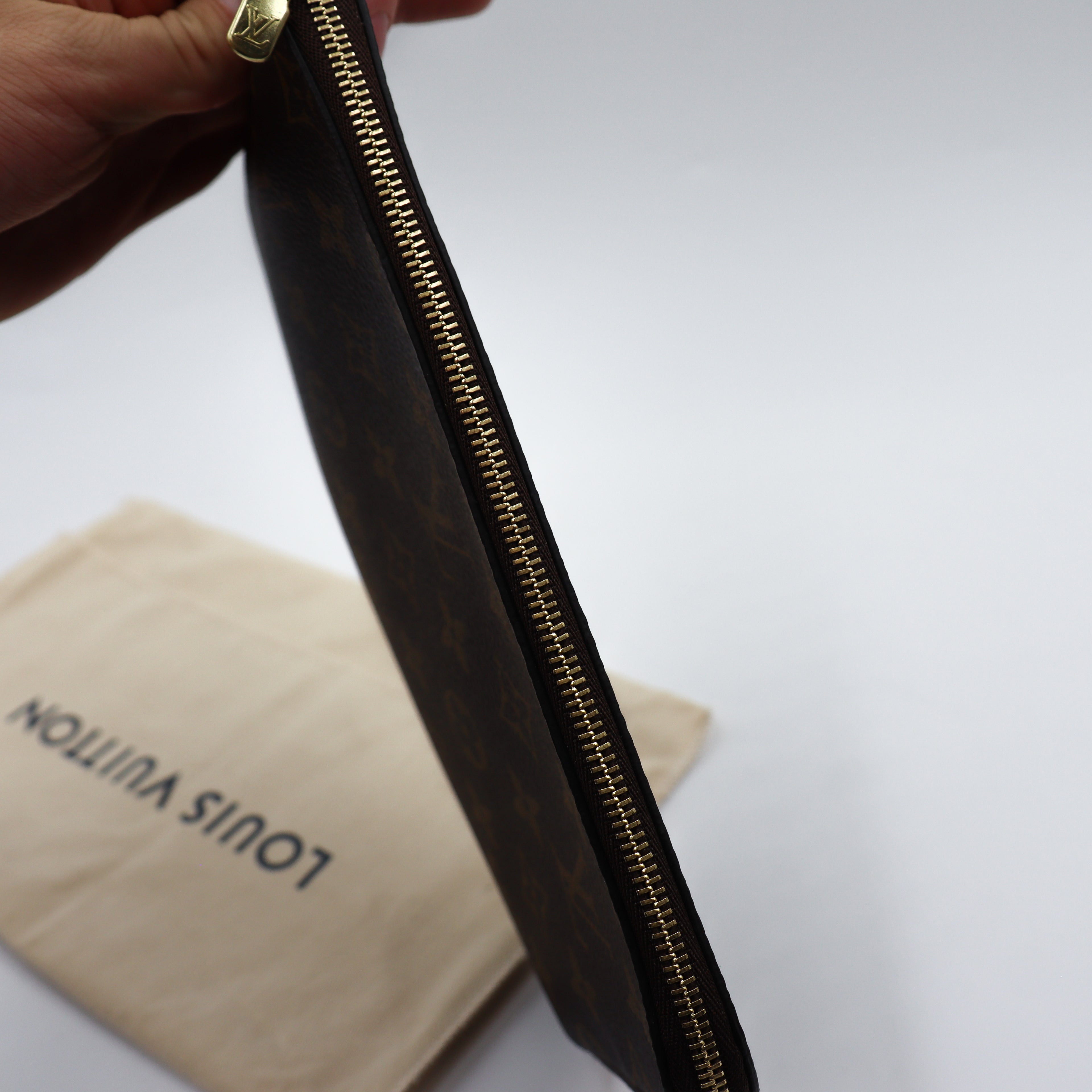 Louis Vuitton Voyage Etui Monogram - 1070