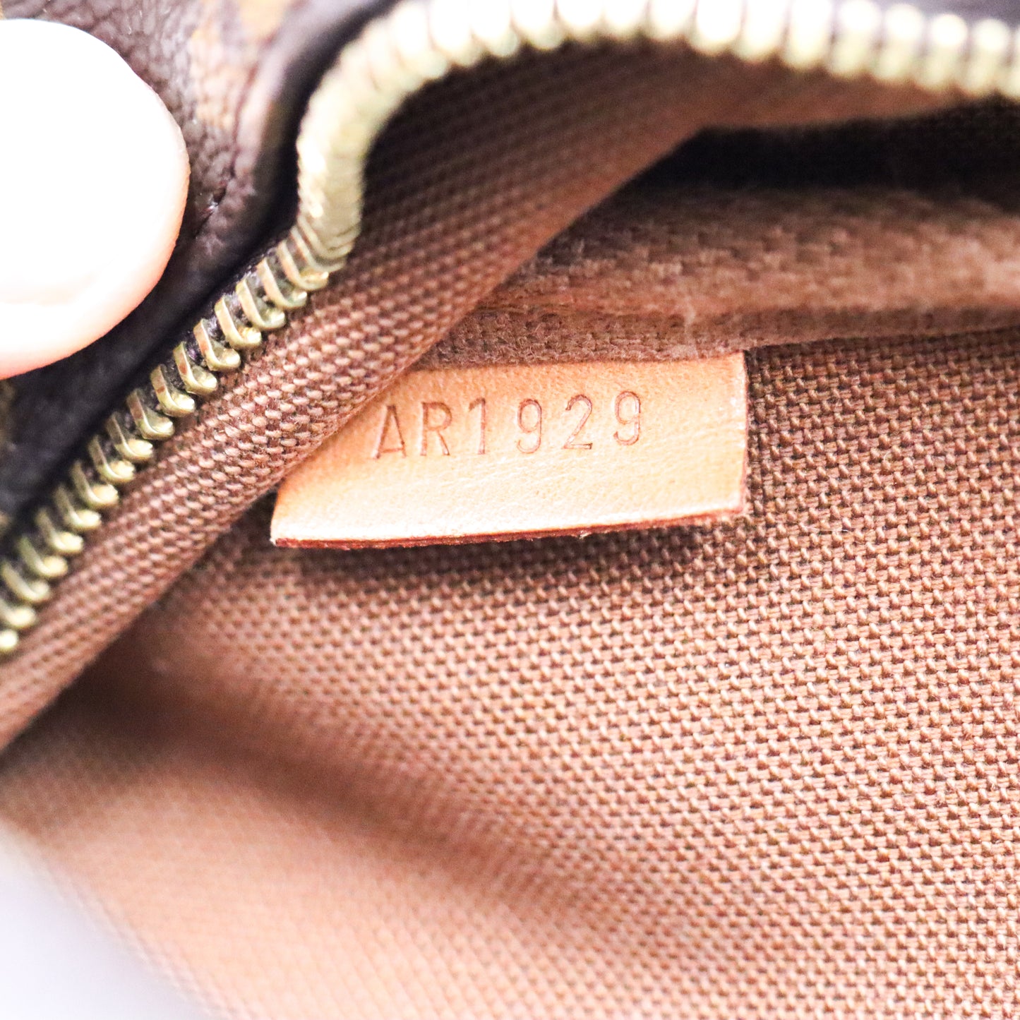 Louis Vuitton Pochette Monogram - 782