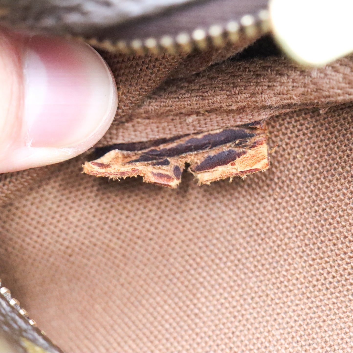 Louis Vuitton Pochette Monogram - 787