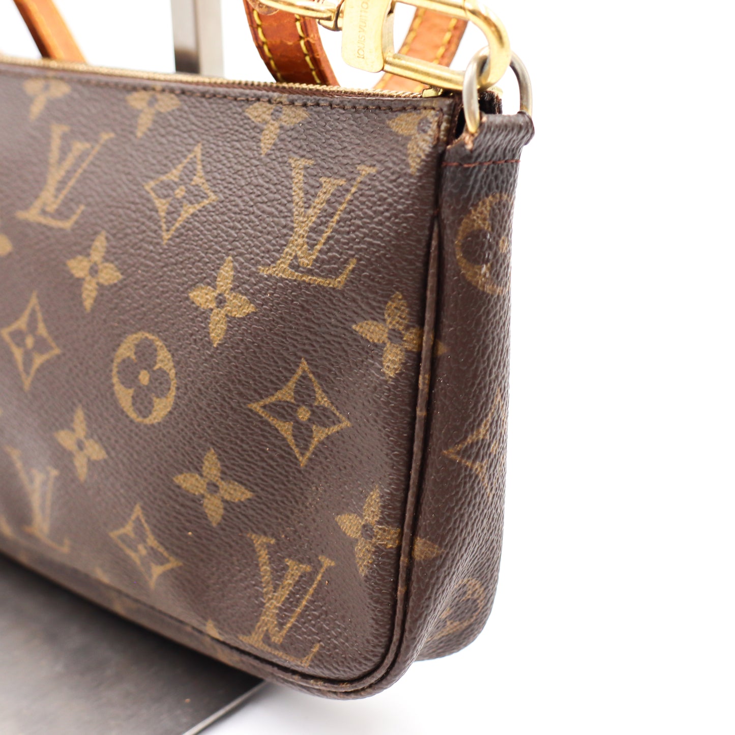 Louis Vuitton Pochette Monogram - 787