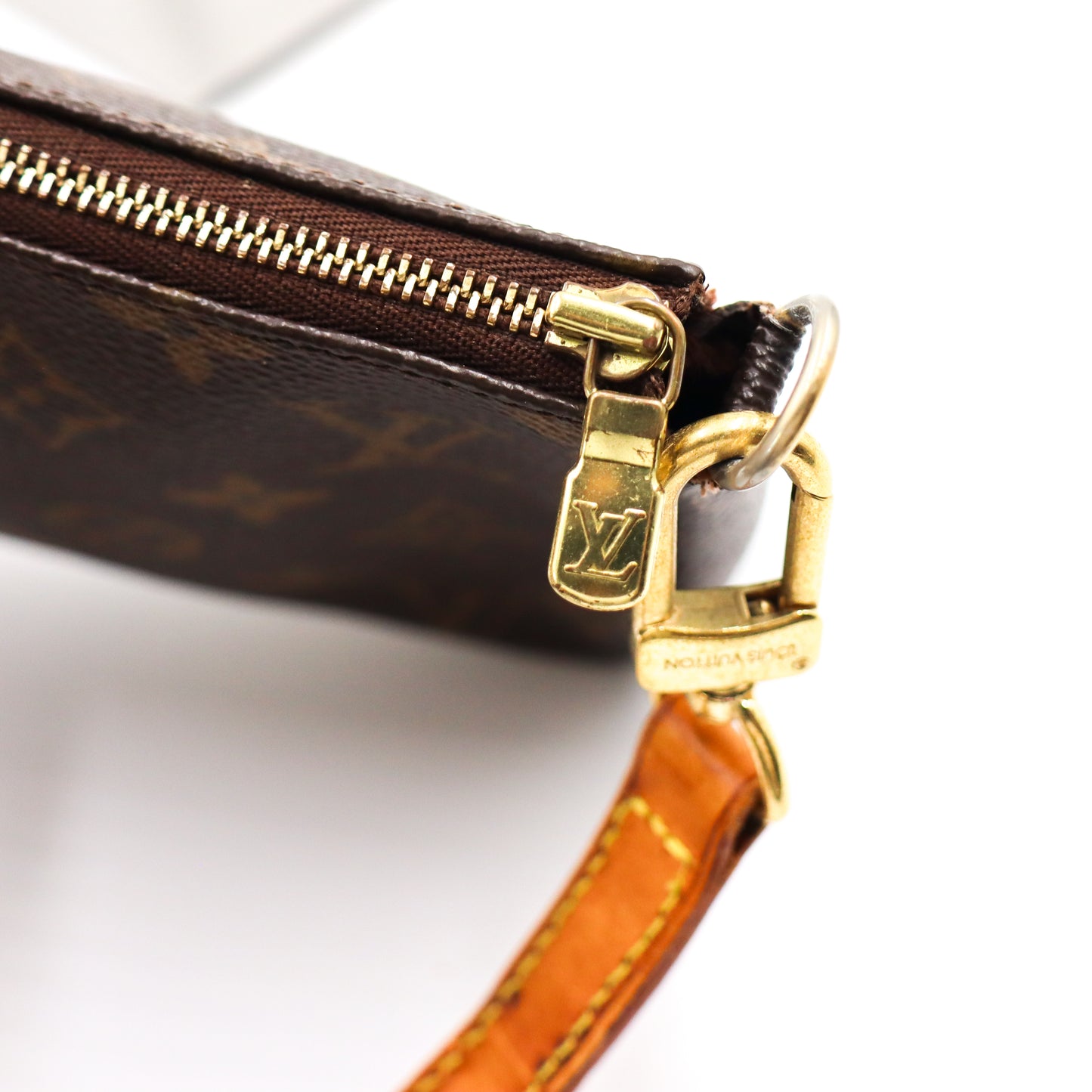Louis Vuitton Pochette Monogram - 787