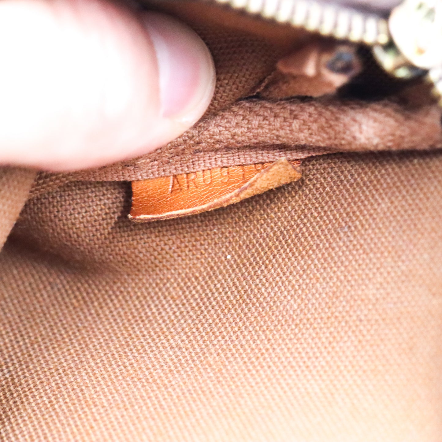 Louis Vuitton Pochette Monogram - 788