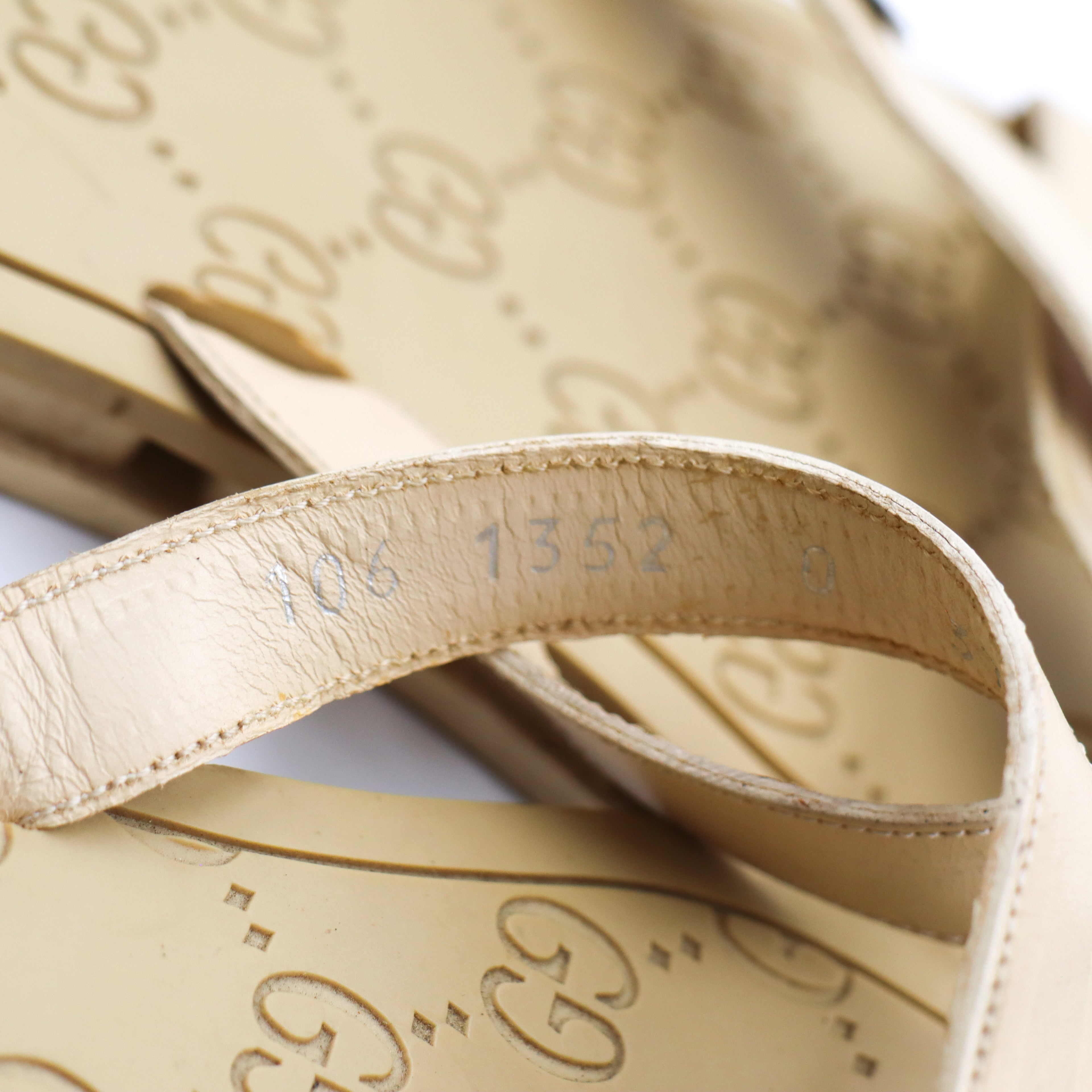 Gucci Monogram Flipflops EU 37,5 - 797