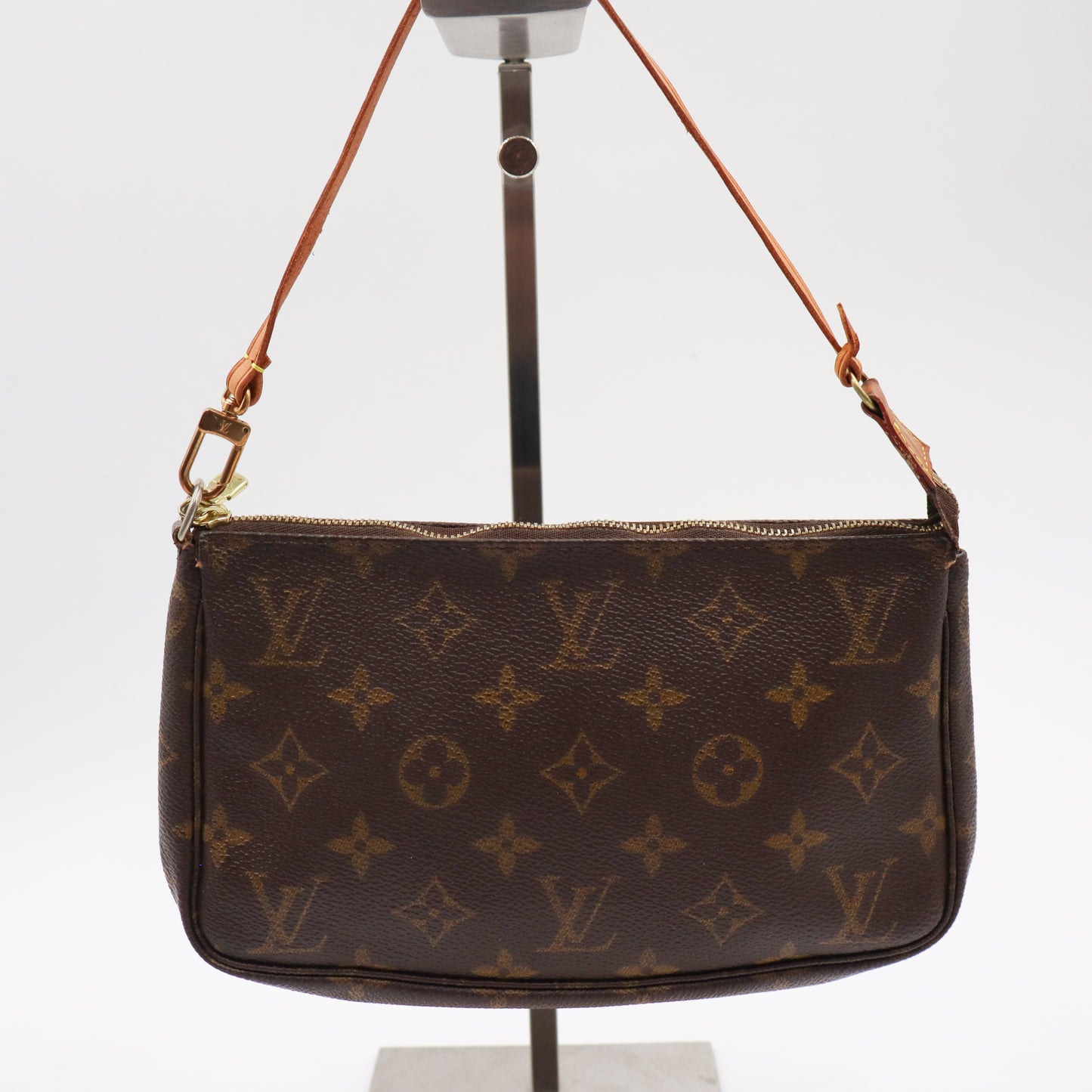 Louis Vuitton Pochette Monogram - 806