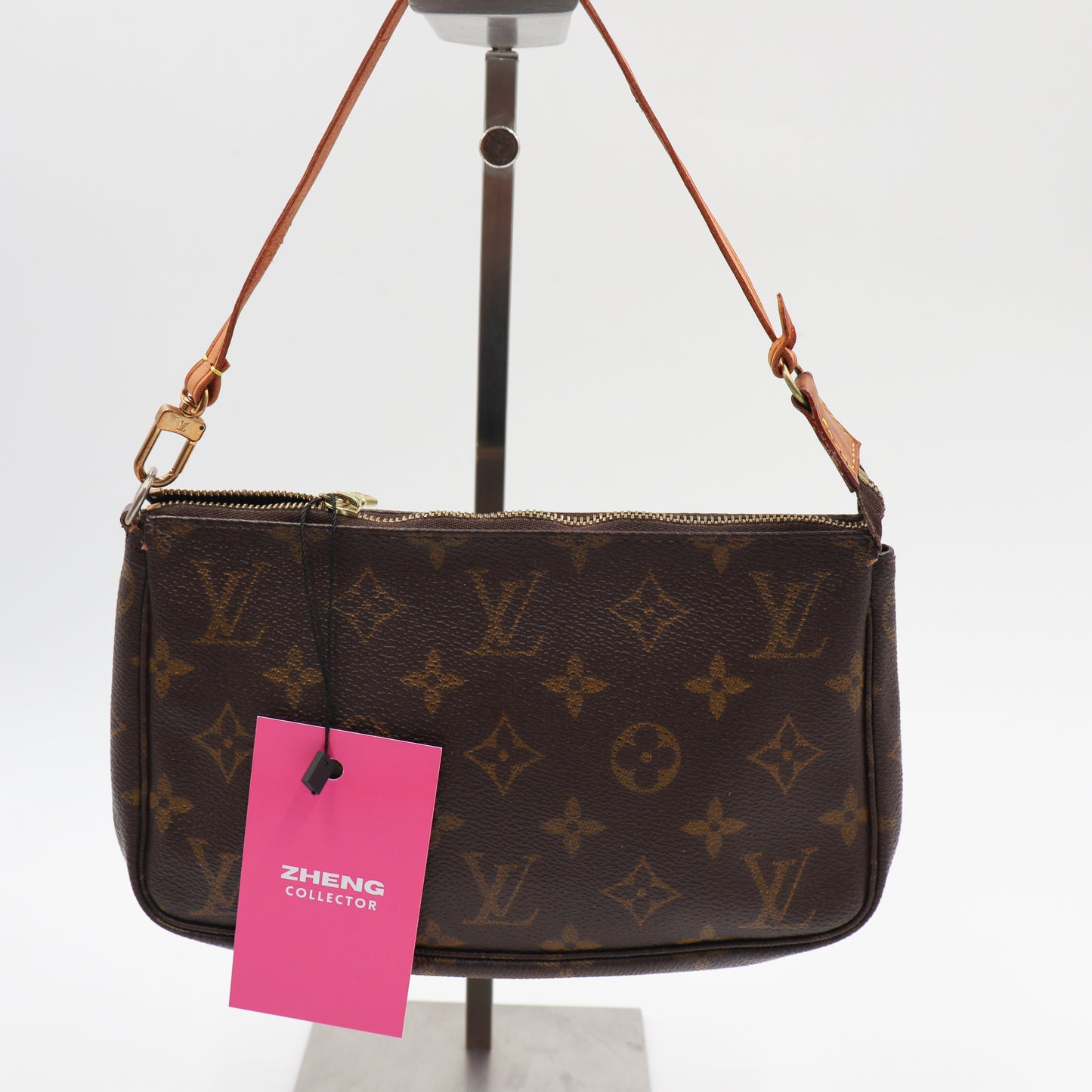 Louis Vuitton Pochette Monogram - 806