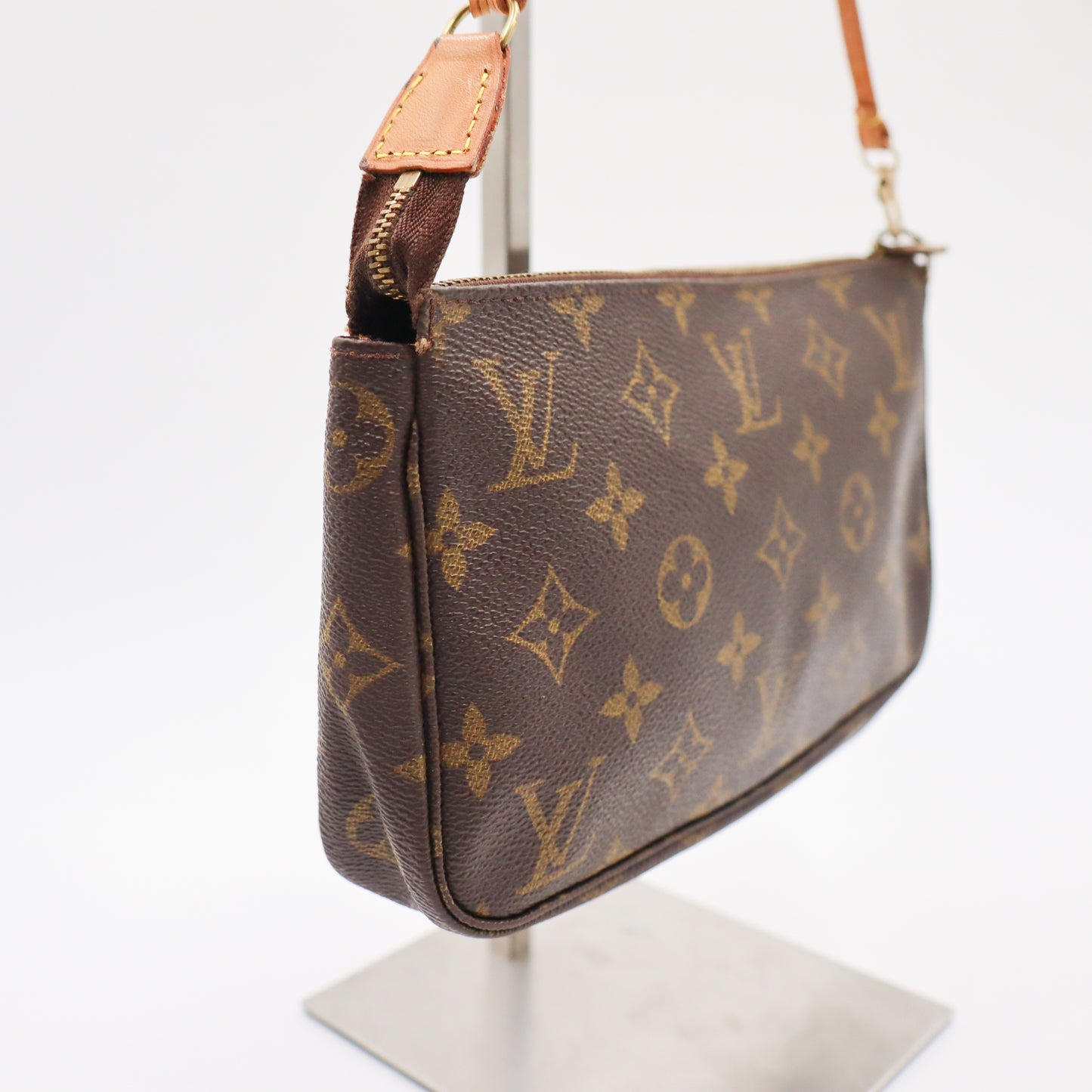 Louis Vuitton Pochette Monogram - 817