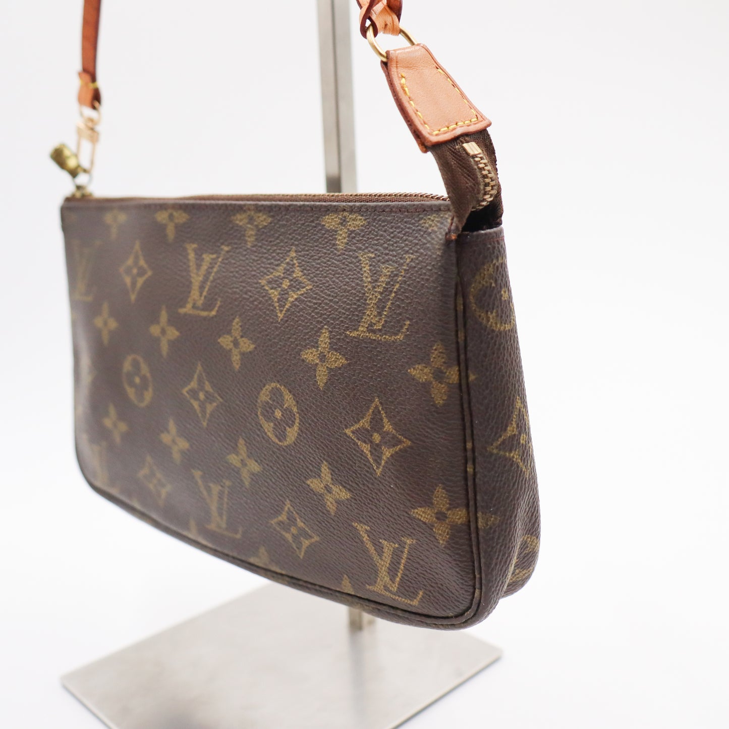Louis Vuitton Pochette Monogram - 816