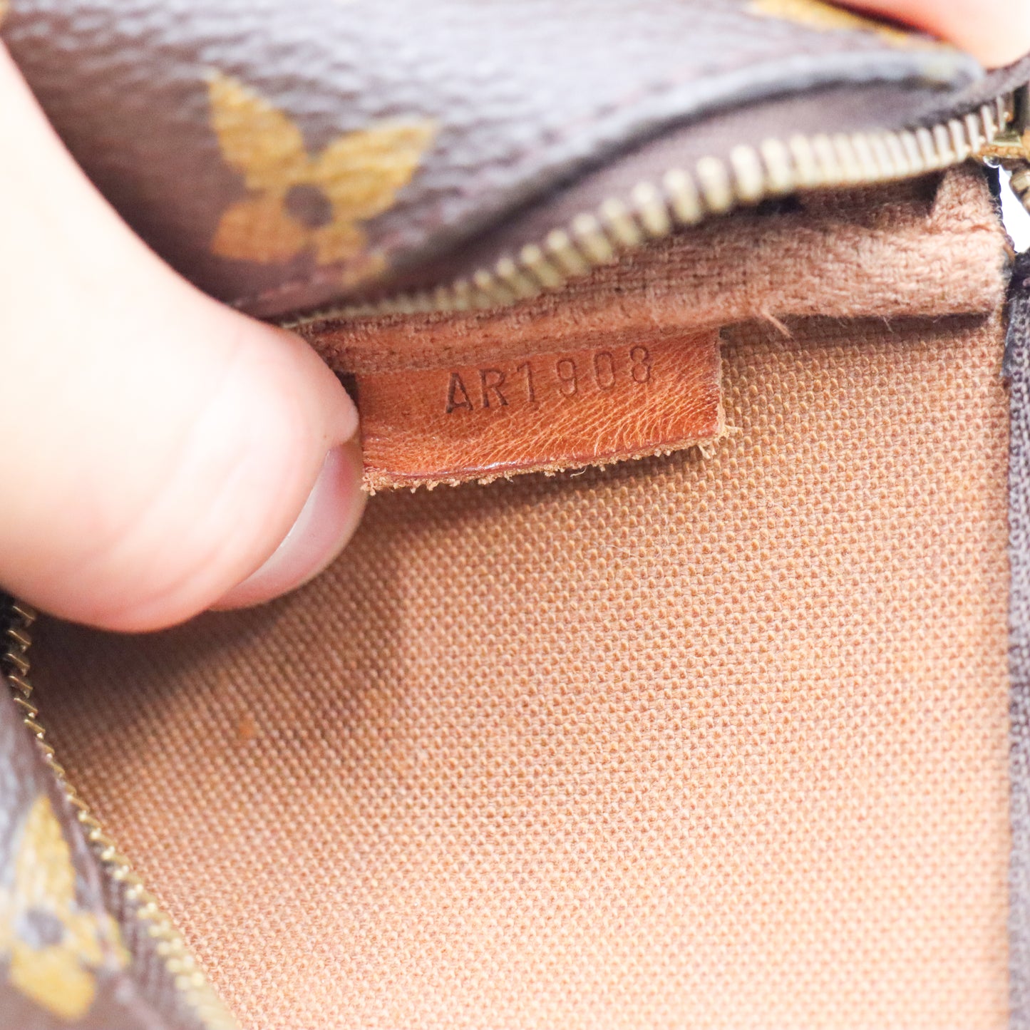 Louis Vuitton Pochette Monogram - 818
