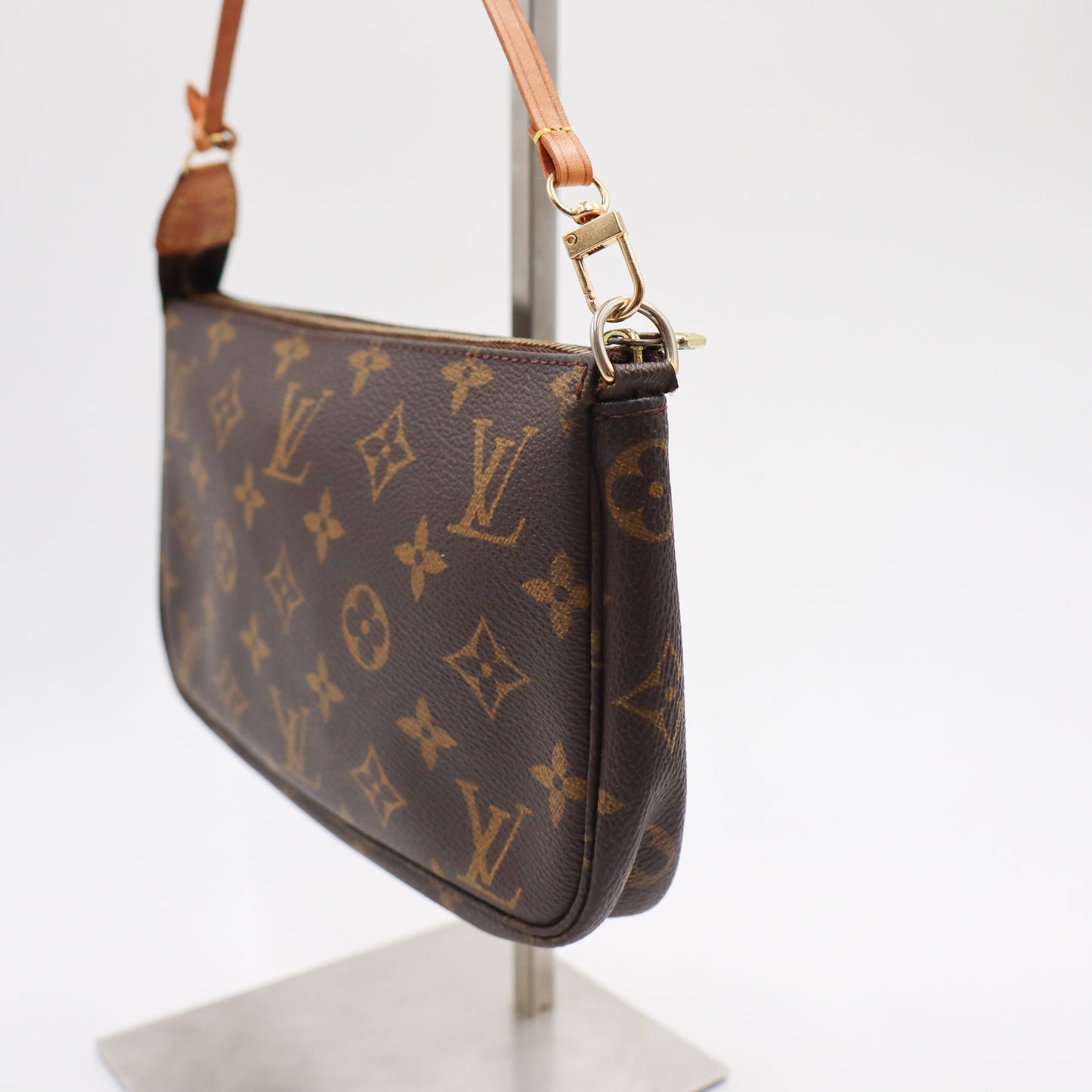 Louis Vuitton Pochette Monogram - 818