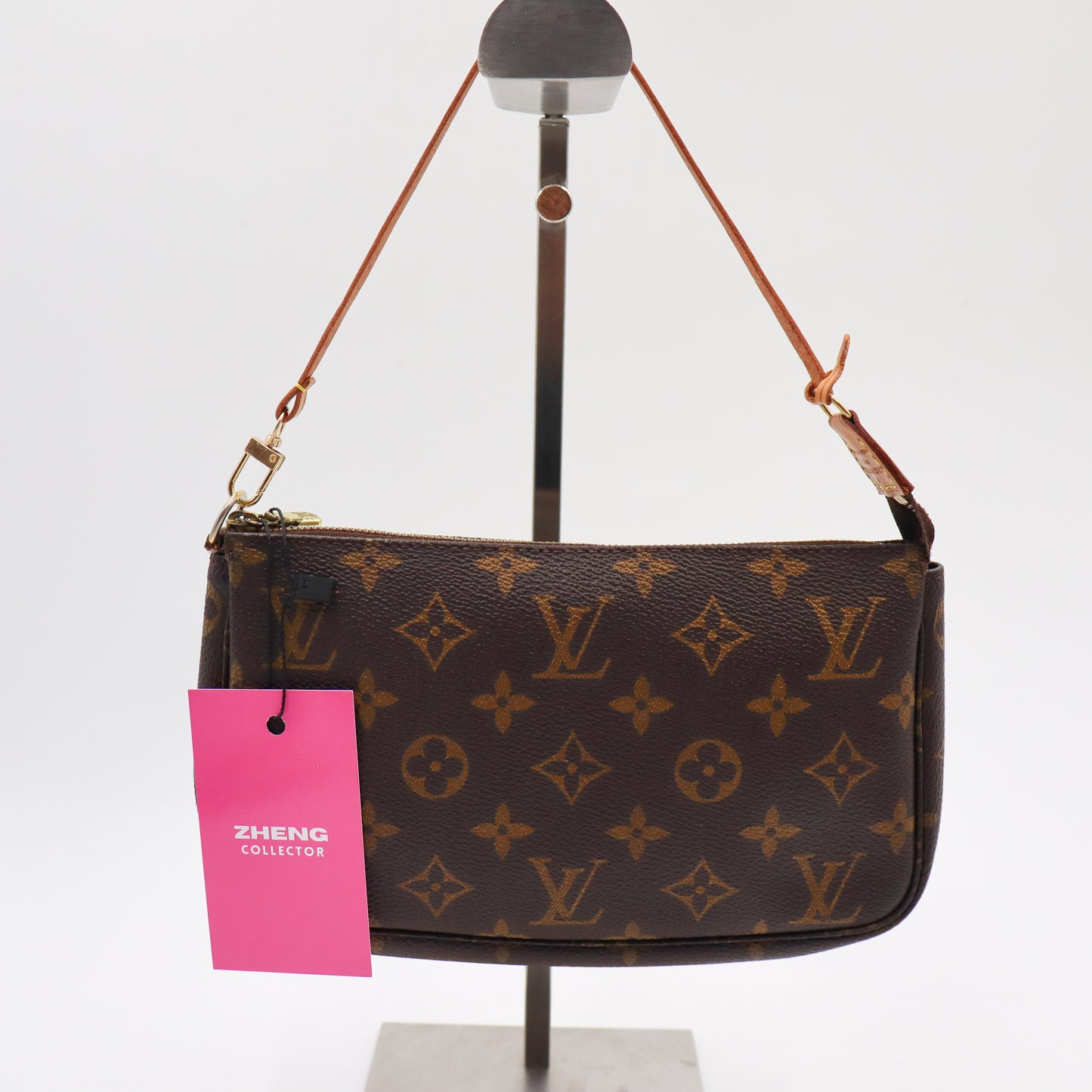 Louis Vuitton Pochette Monogram - 818