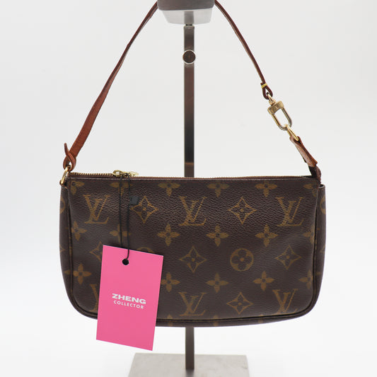 Louis Vuitton Pochette Monogram - 823
