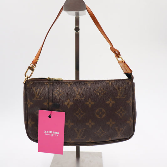 Louis Vuitton Pochette Monogram - 829