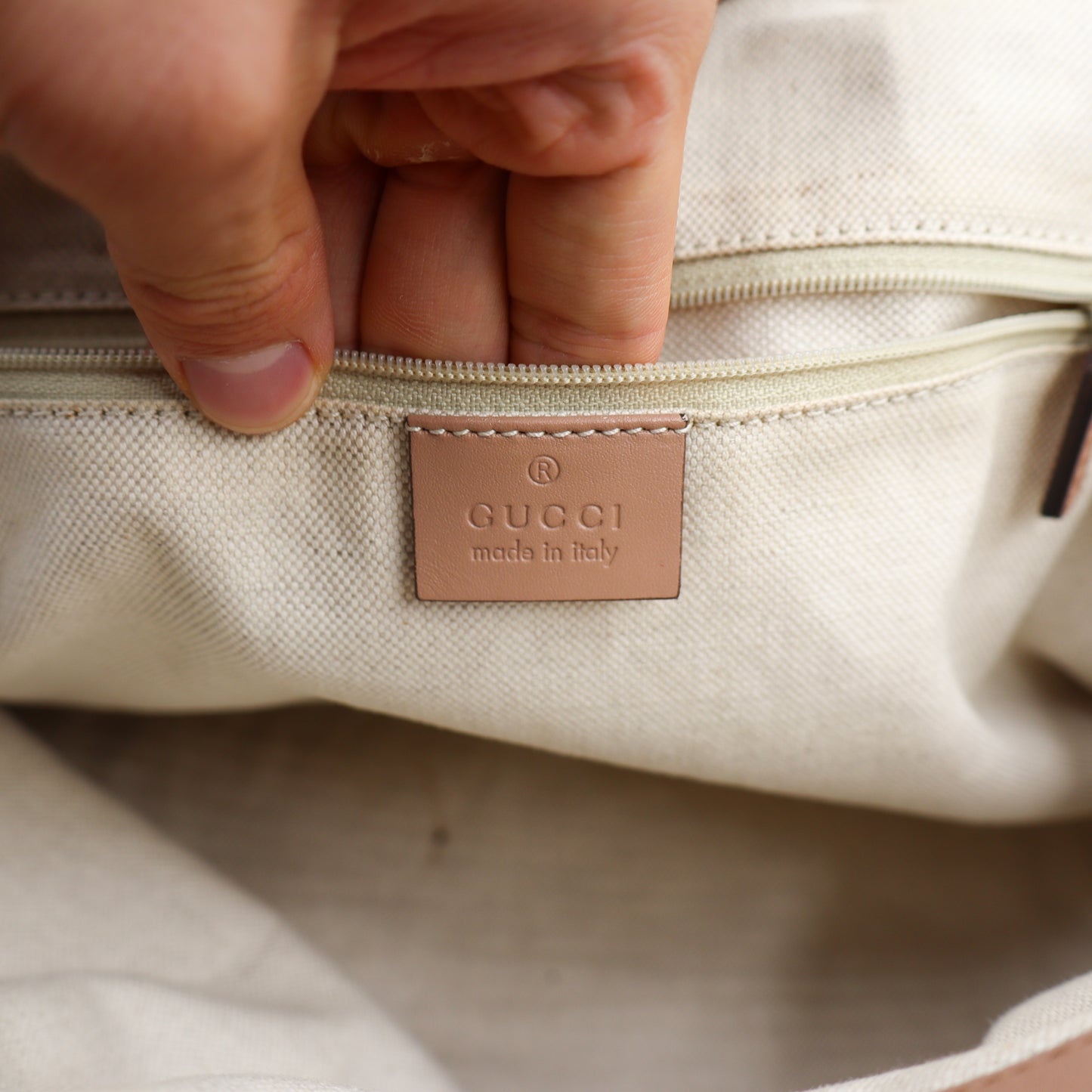 Gucci Sukey GG Monogram - 889