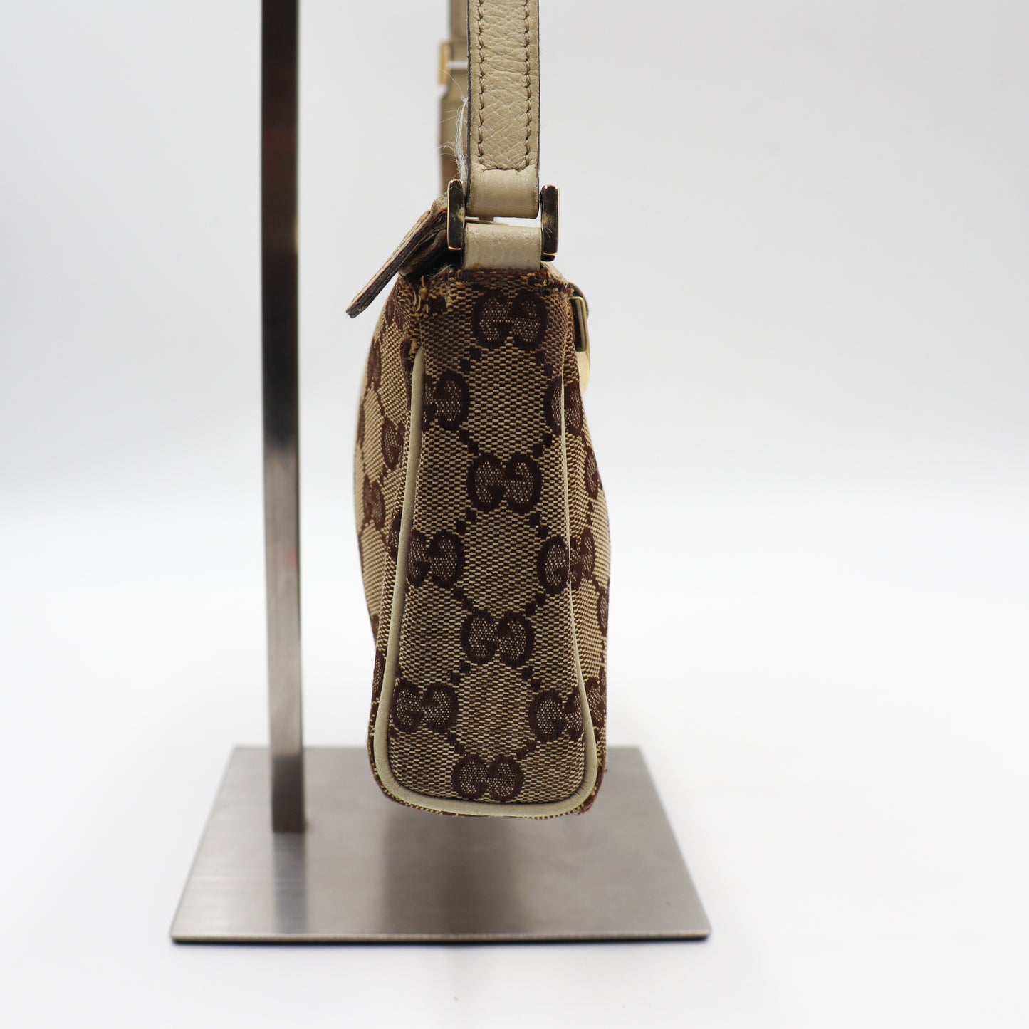 Gucci GG D-Ring Pochette Monogram - 855