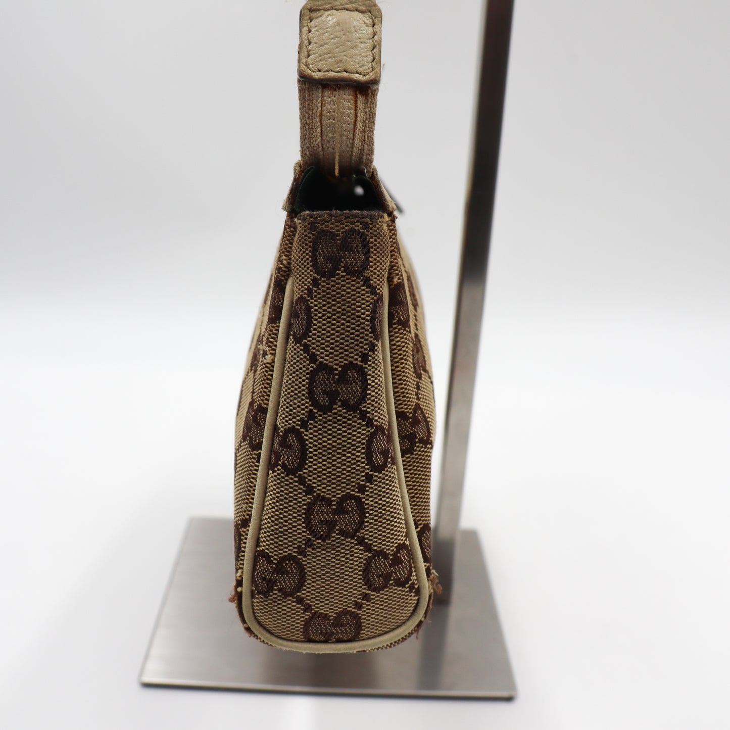 Gucci GG D-Ring Pochette Monogram - 855