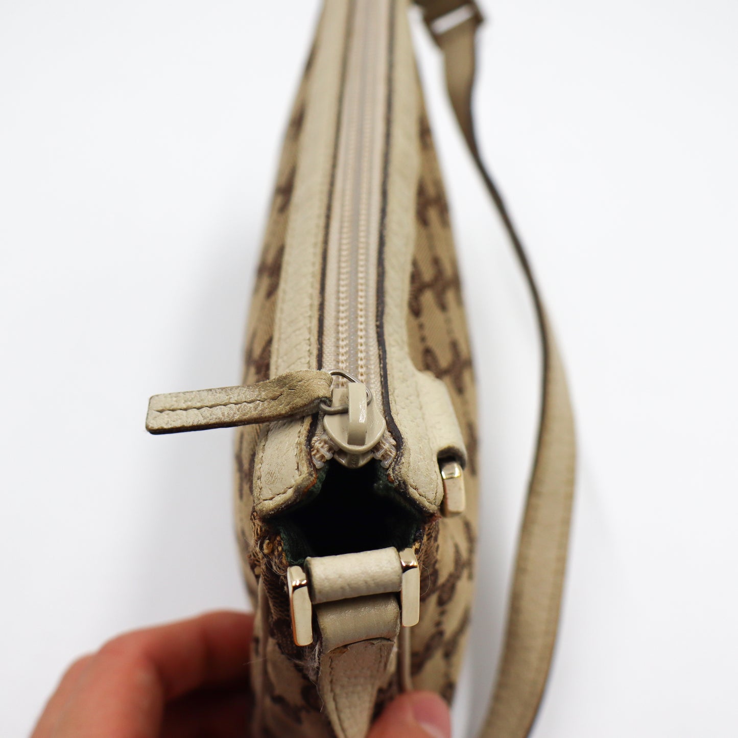 Gucci GG D-Ring Pochette Monogram - 855