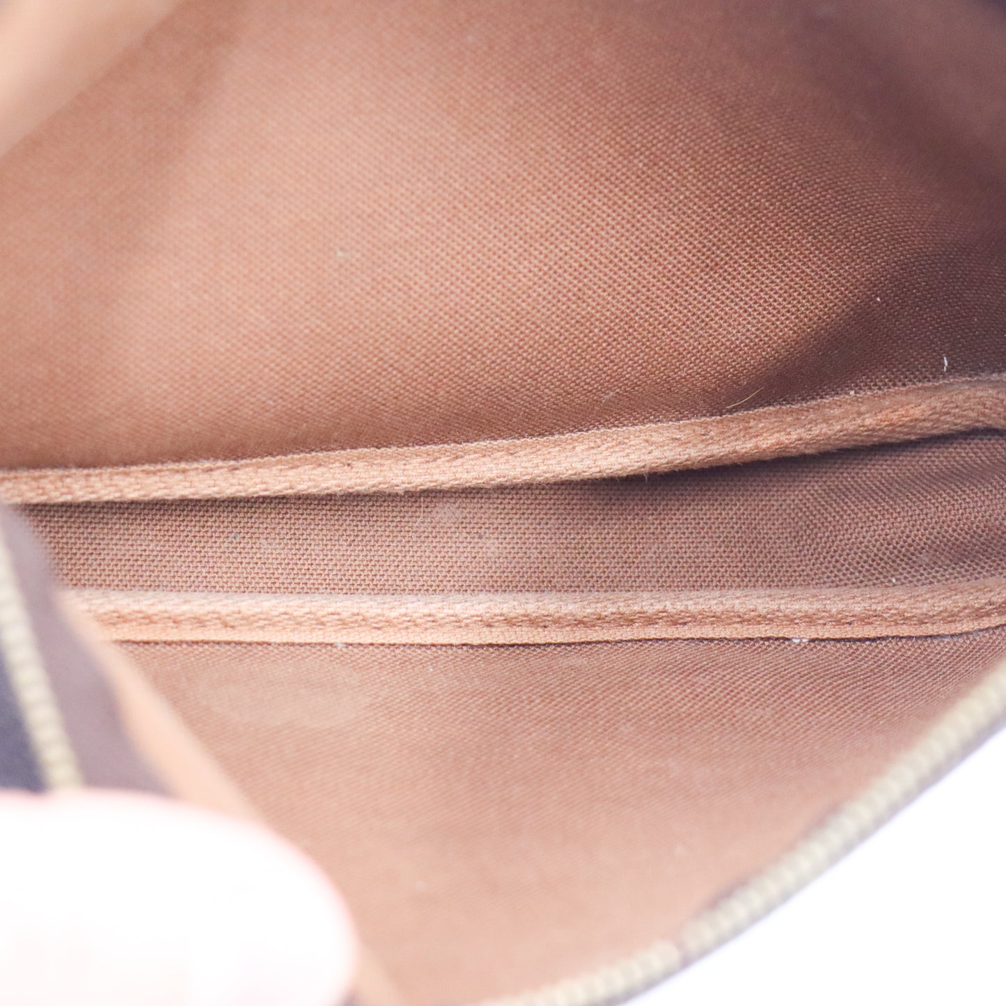 Louis Vuitton Pochette Monogram - 856