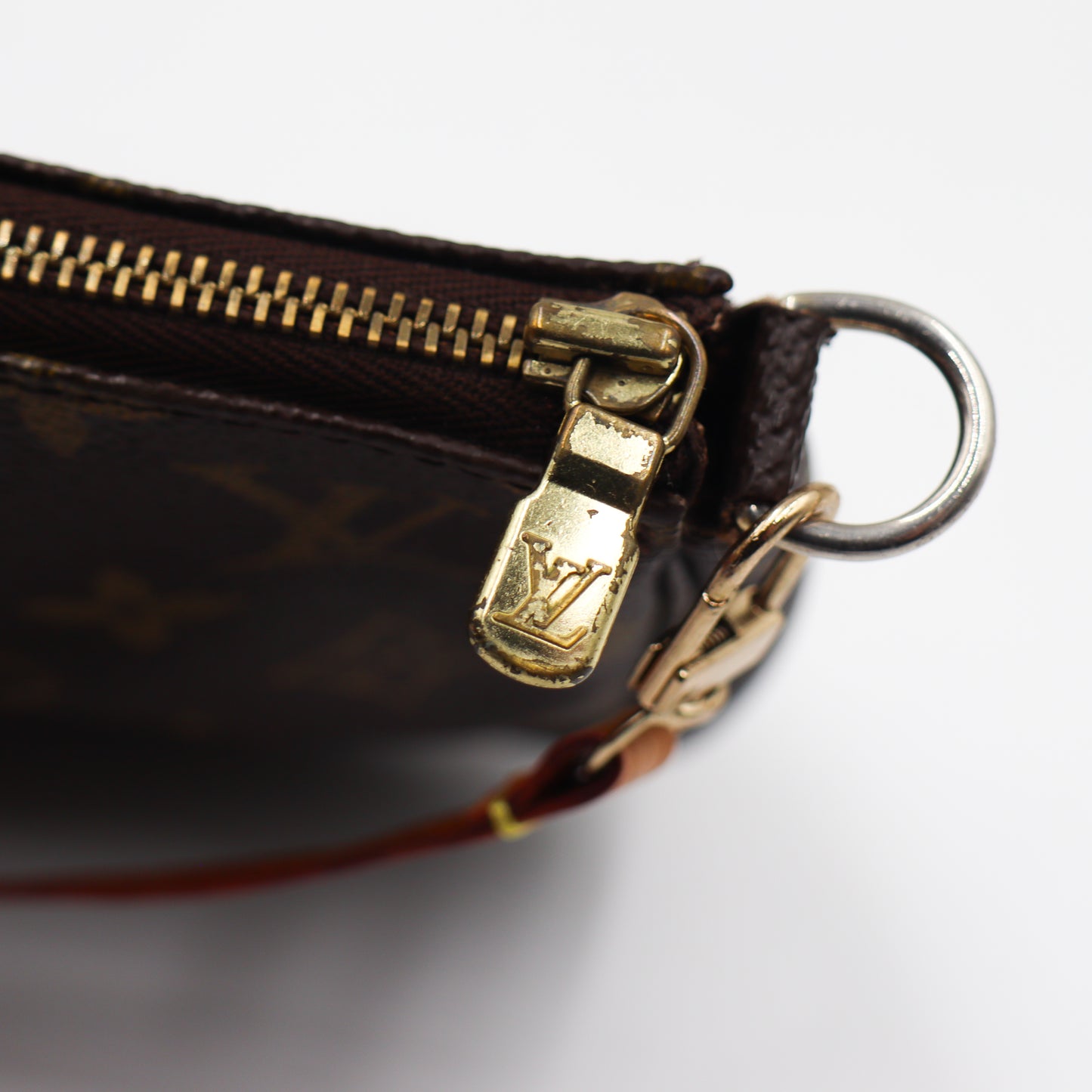 Louis Vuitton Pochette Monogram - 856