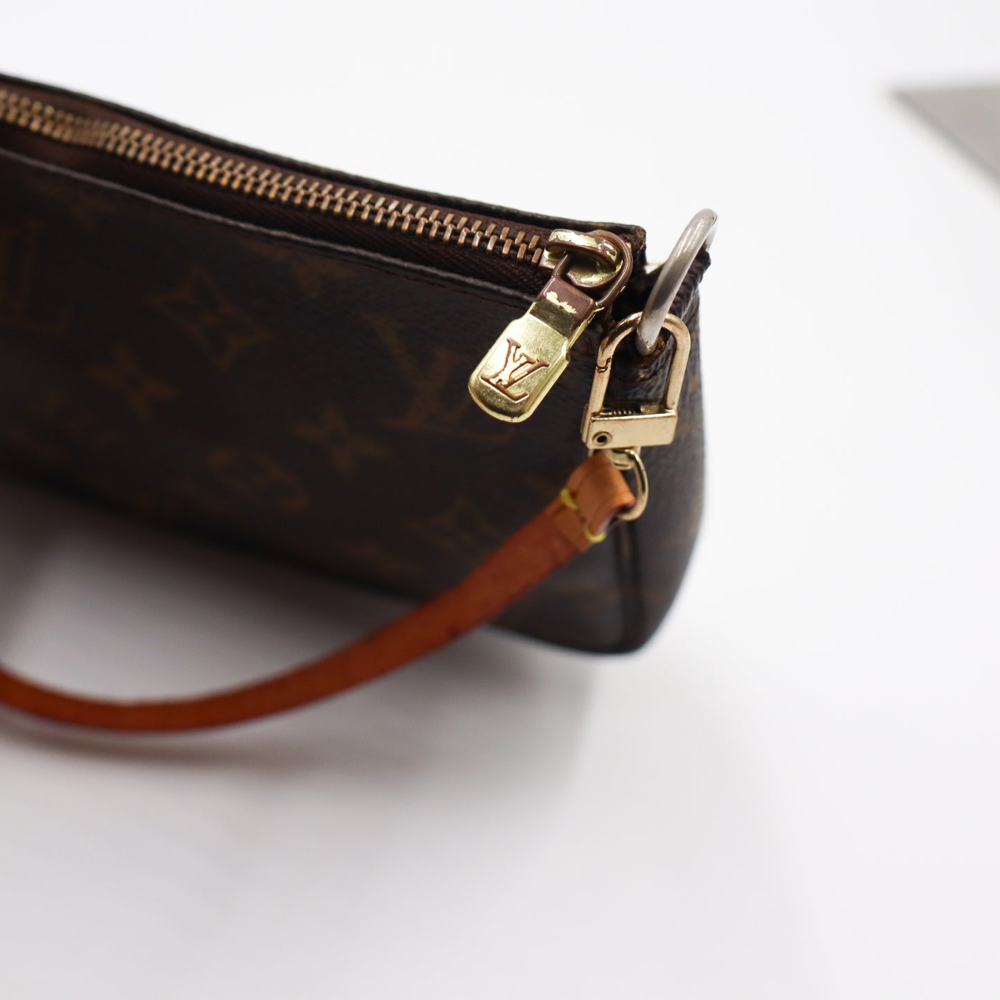 Louis Vuitton Pochette Monogram - 858