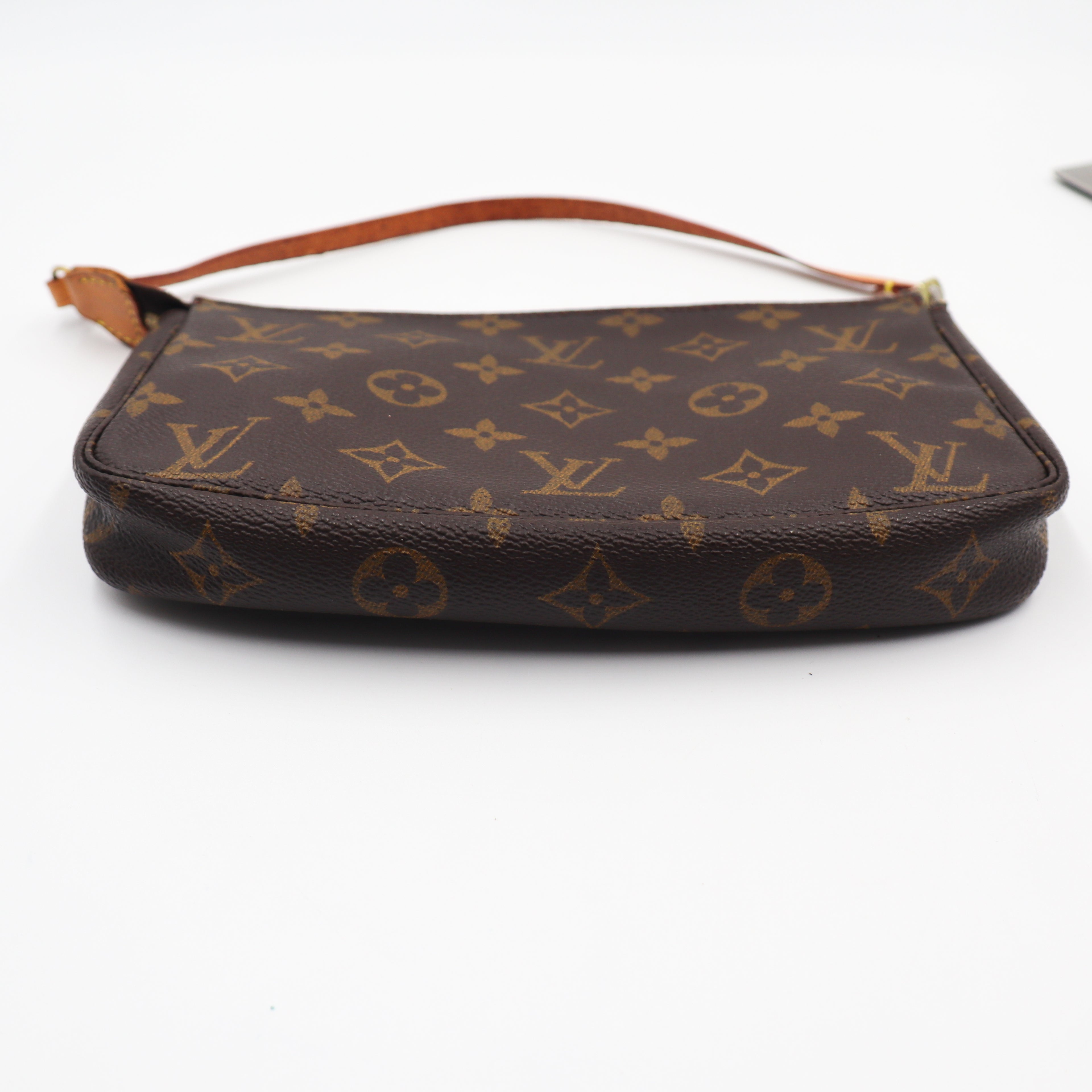 Louis Vuitton Pochette Monogram - 858