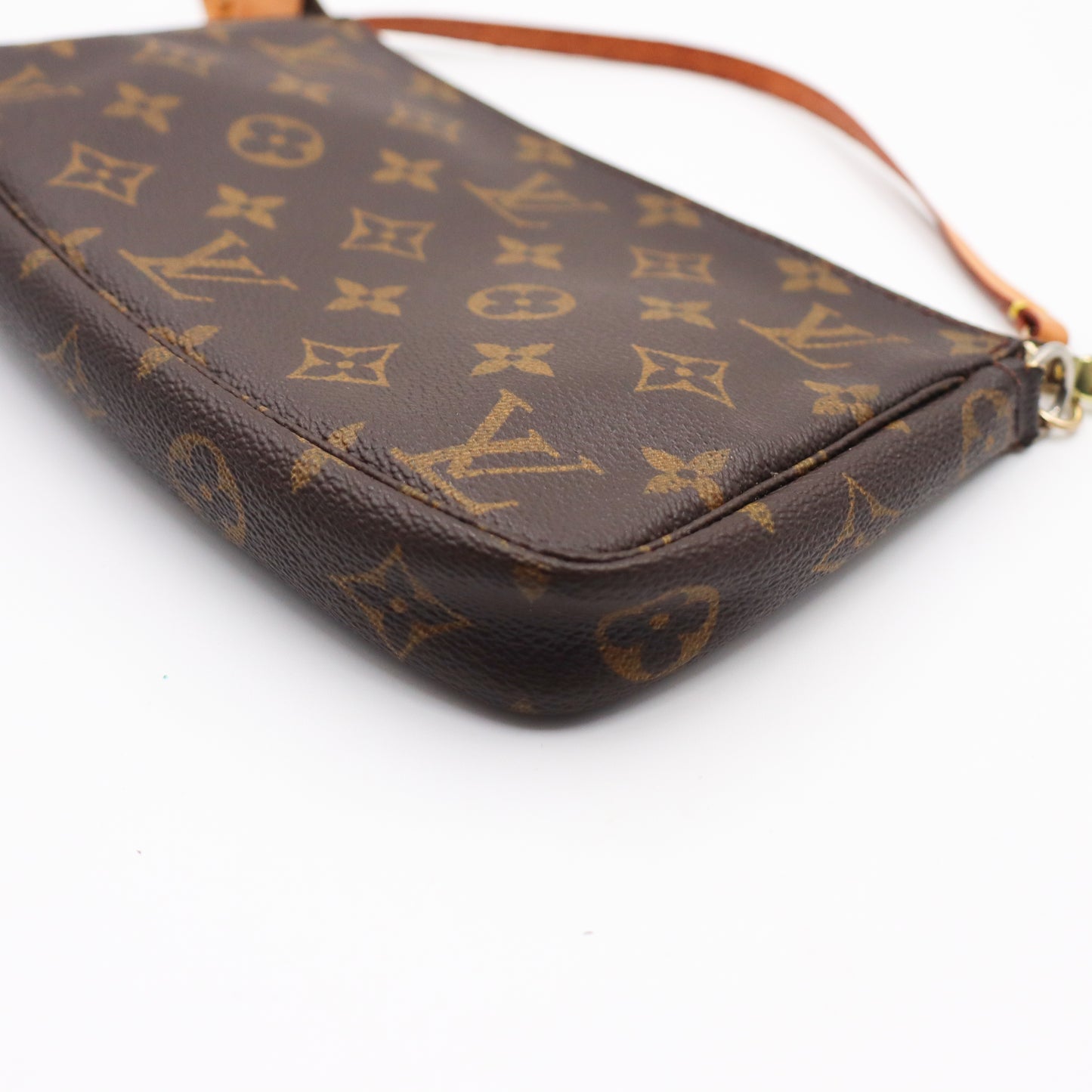 Louis Vuitton Pochette Monogram - 858