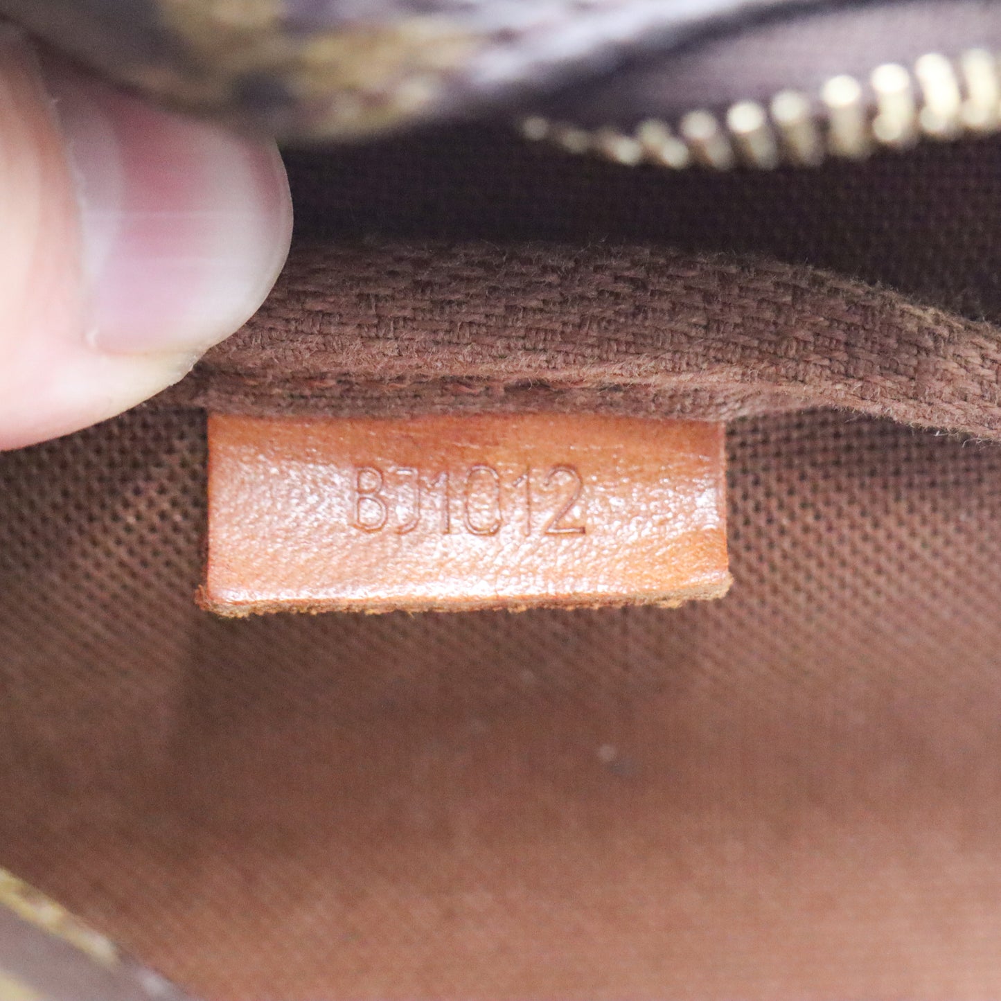 Louis Vuitton Pochette Monogram - 972
