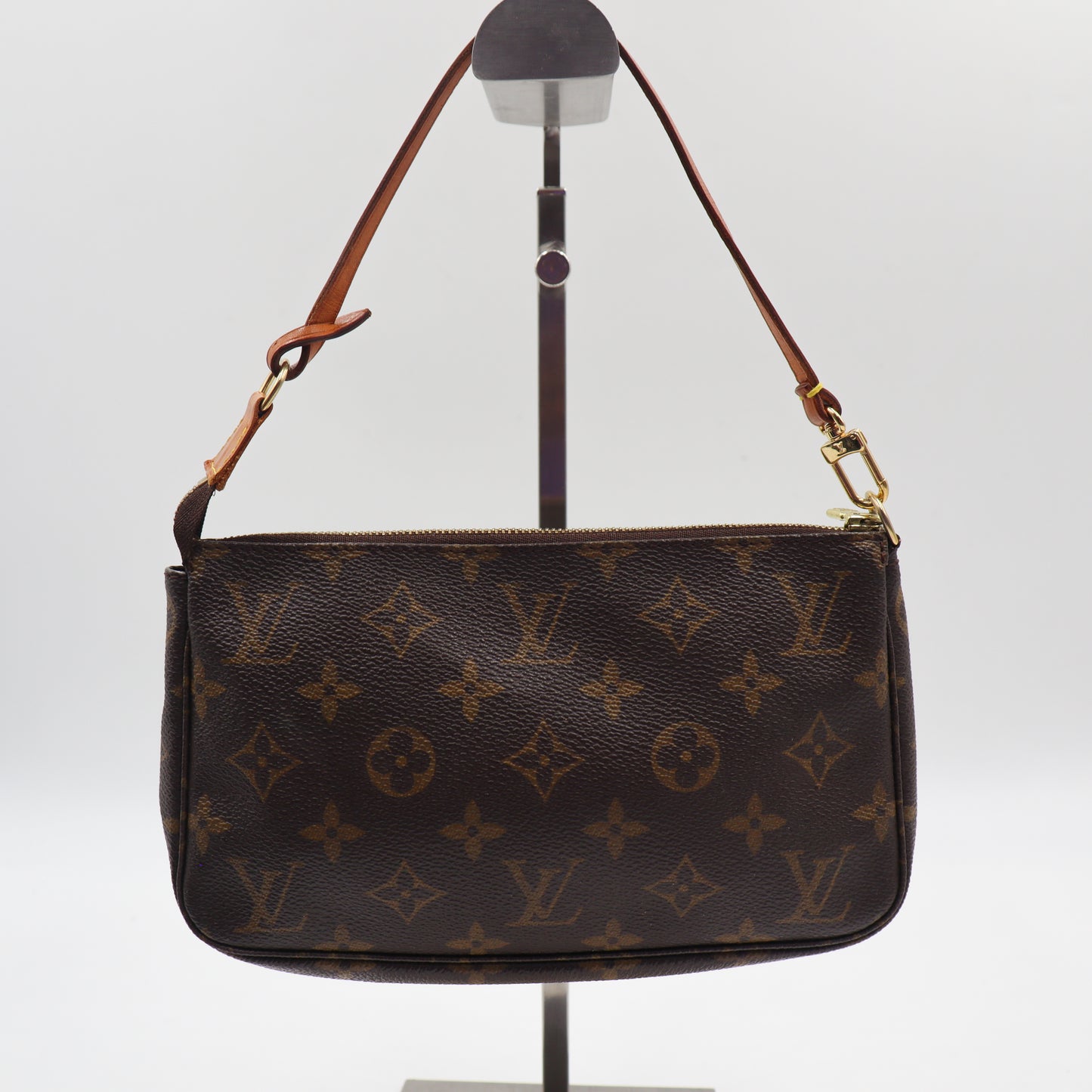 Louis Vuitton Pochette Monogram - 972