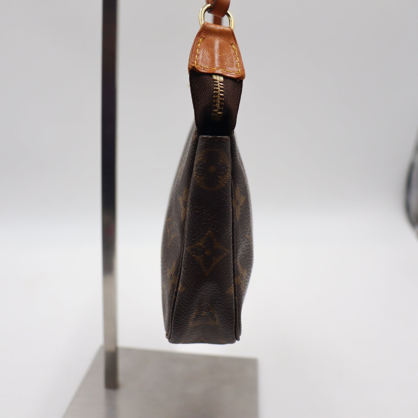 Louis Vuitton Pochette Monogram - 972