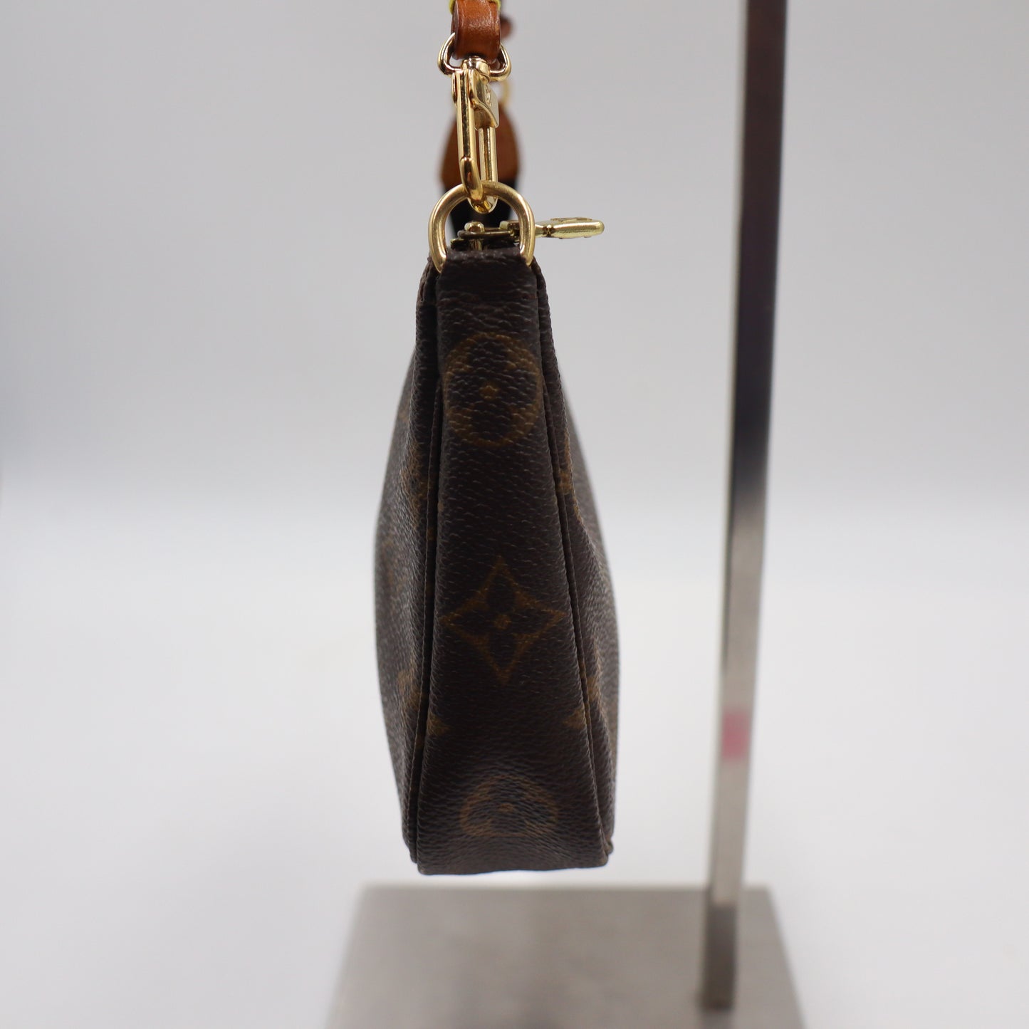 Louis Vuitton Pochette Monogram - 972