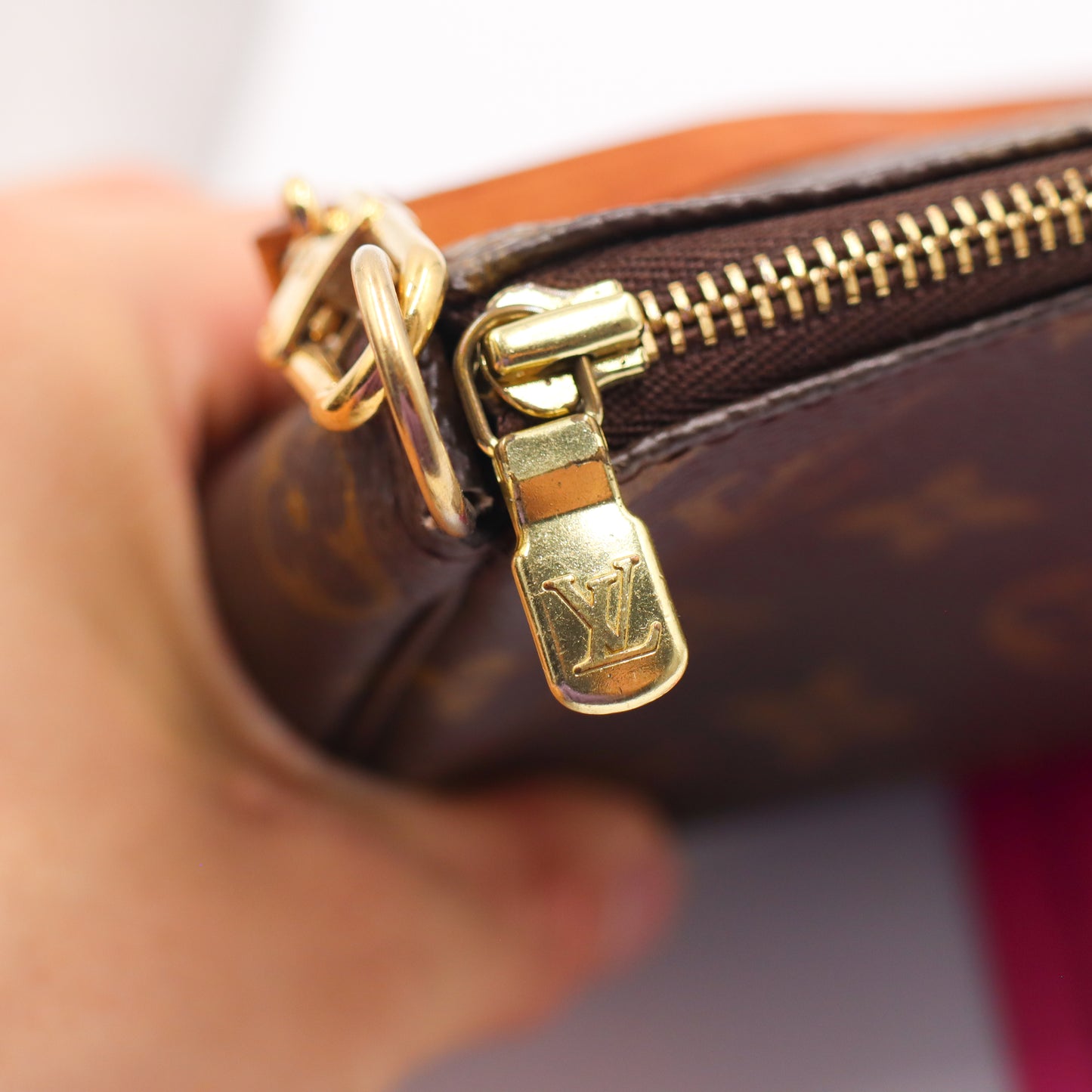 Louis Vuitton Pochette Monogram - 972