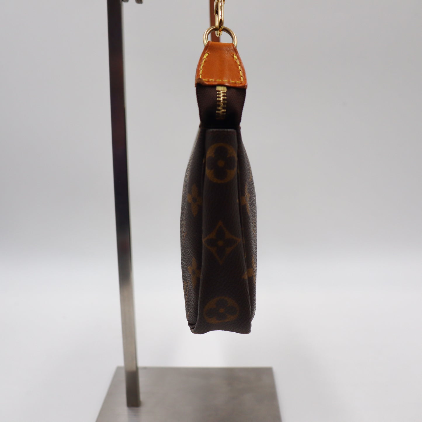 Louis Vuitton Pochette Monogram - 964