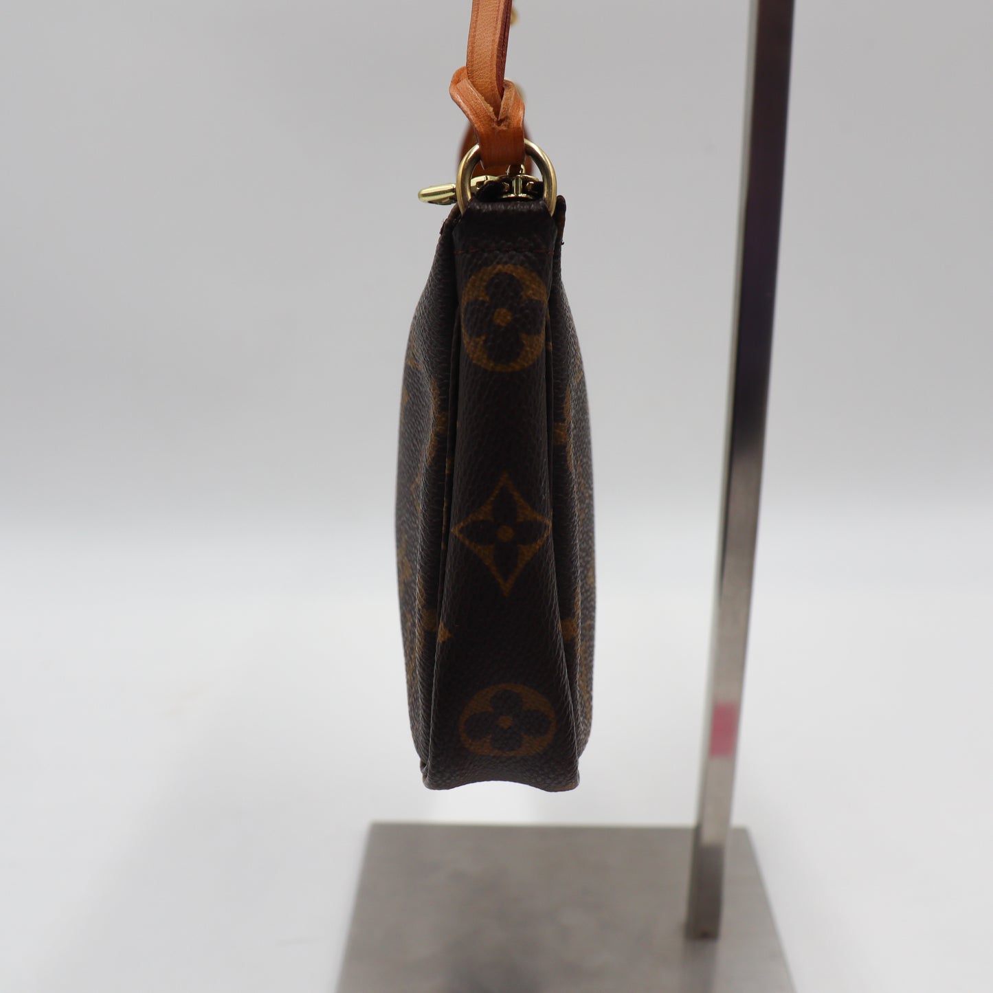 Louis Vuitton Pochette Monogram - 964