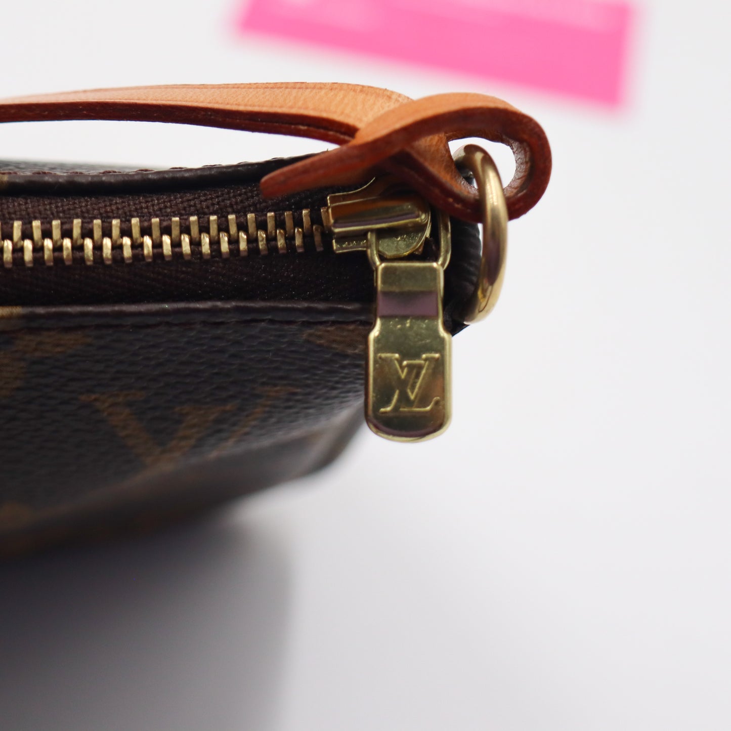 Louis Vuitton Pochette Monogram - 964